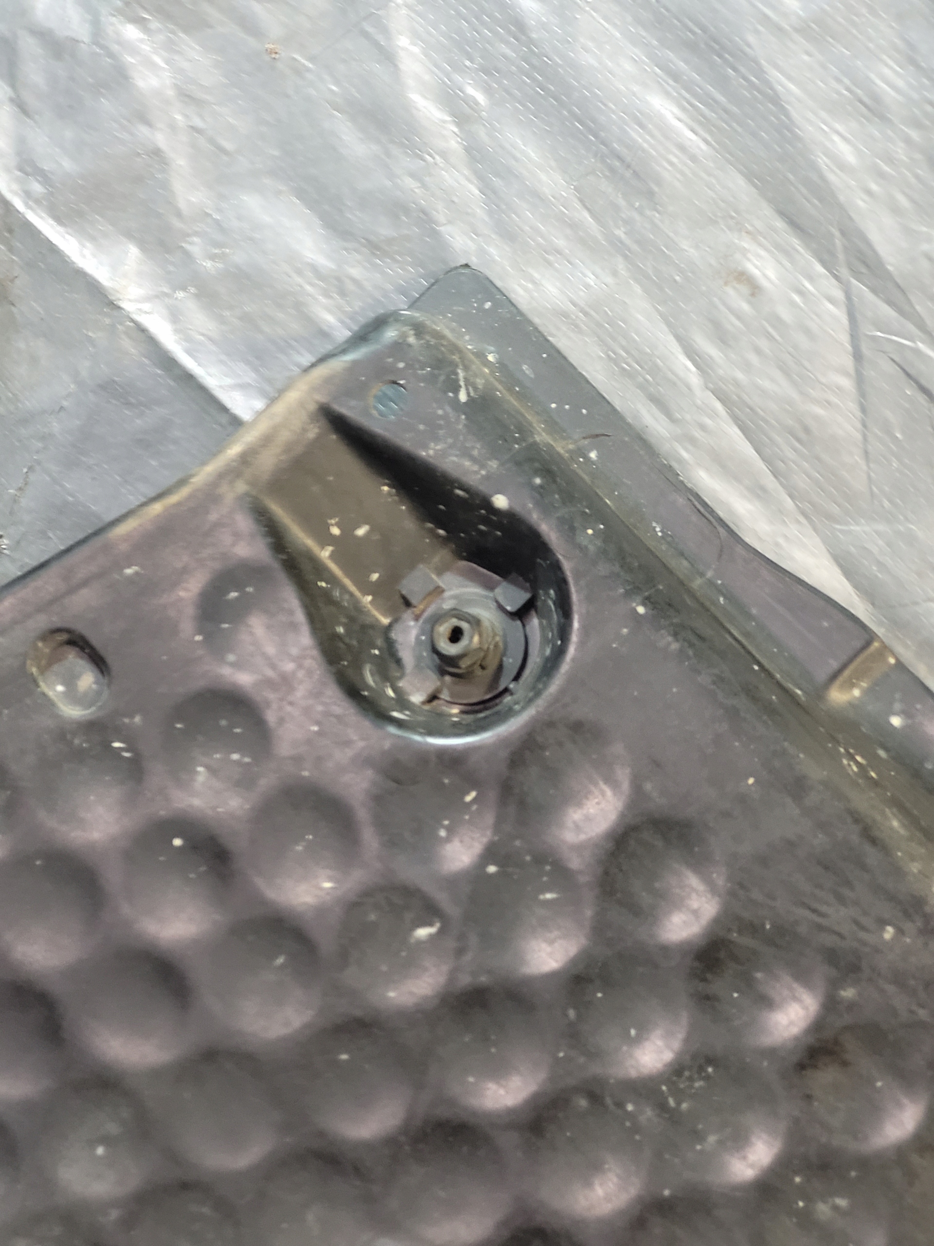 cover chassis left OE 6Q0825201E VOLKSWAGEN FOX 1.2B 05r.