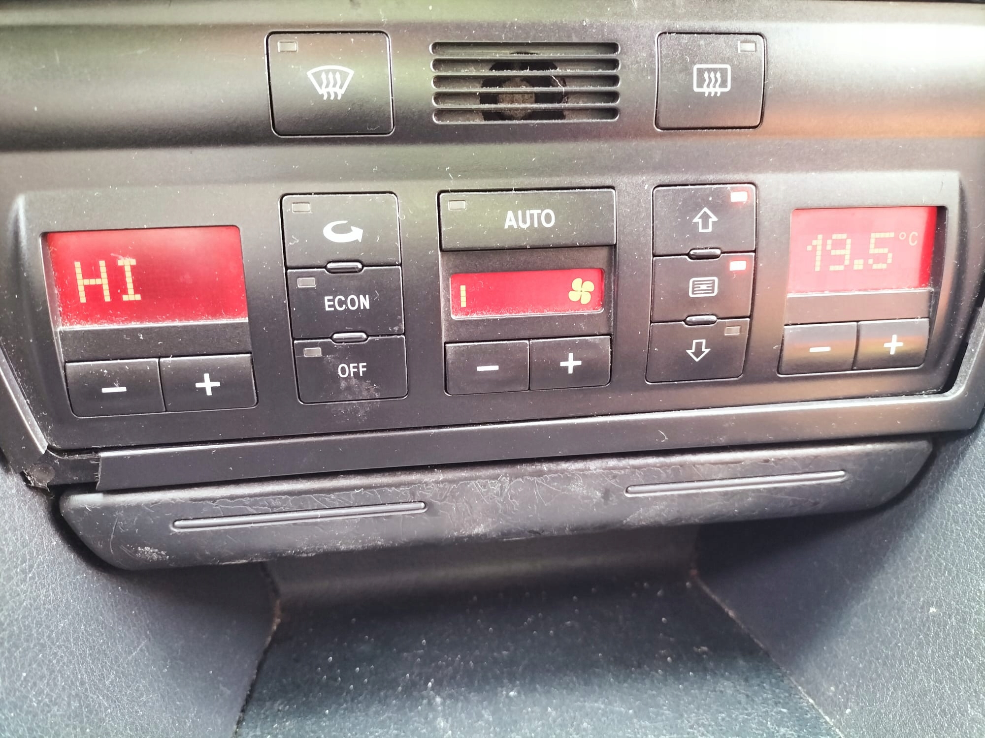 Audi A6 C5 97-04 панель Регулировка потока воздуха обогрева 4B0820043H