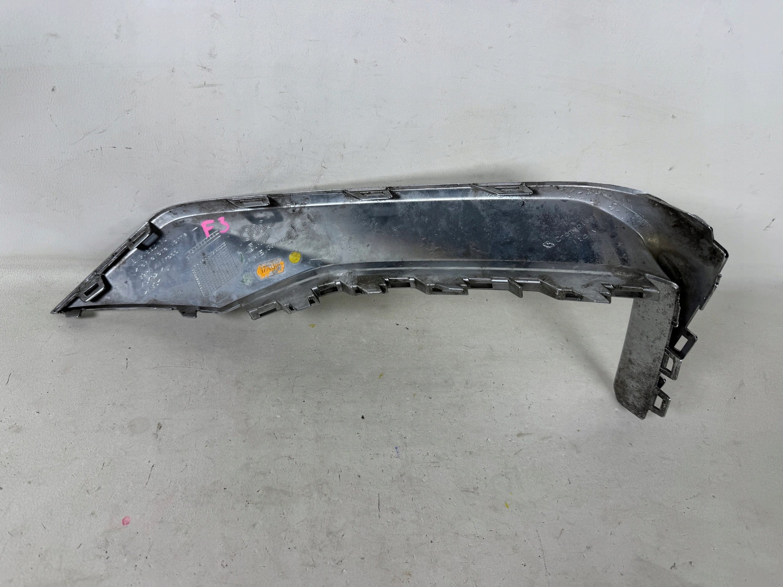 Audi A4 B9 lišta chrom nárazník předek 8W9853101