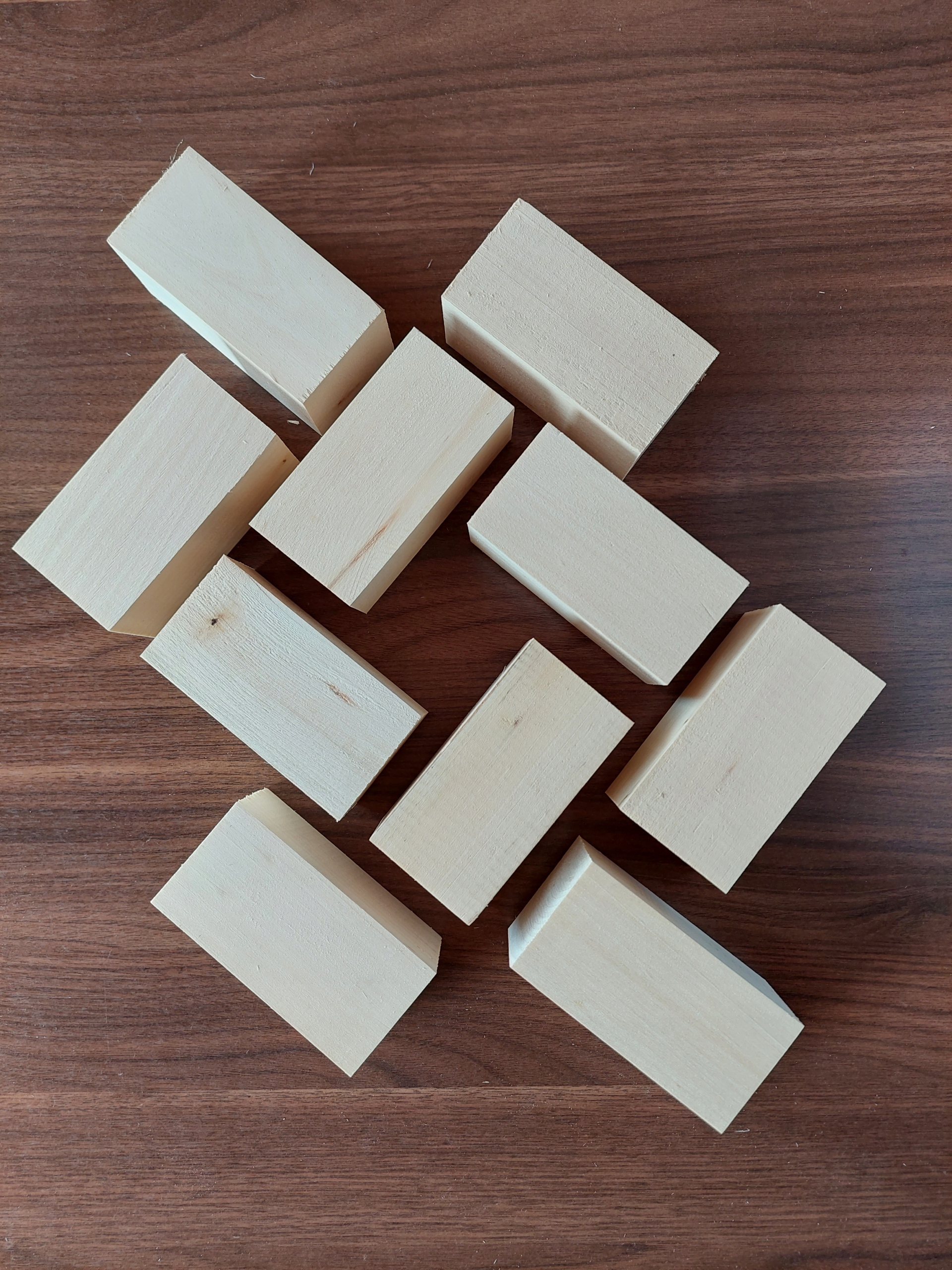 Dřevo lipové kostky 10x5x5cm na vyřezávání