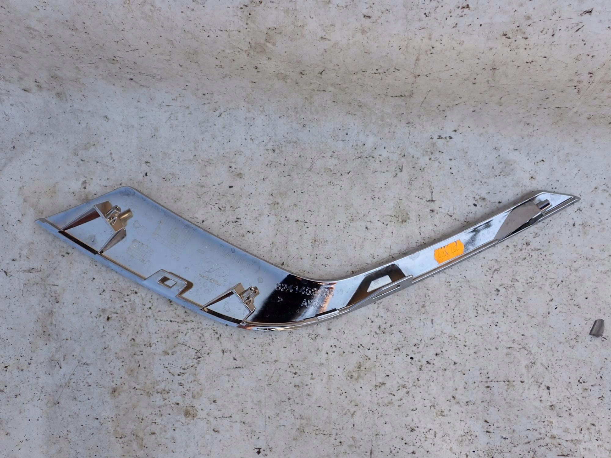 RENAULT TRAFIC III 3 LIFT 21-> moulding CHROM GRILLA right