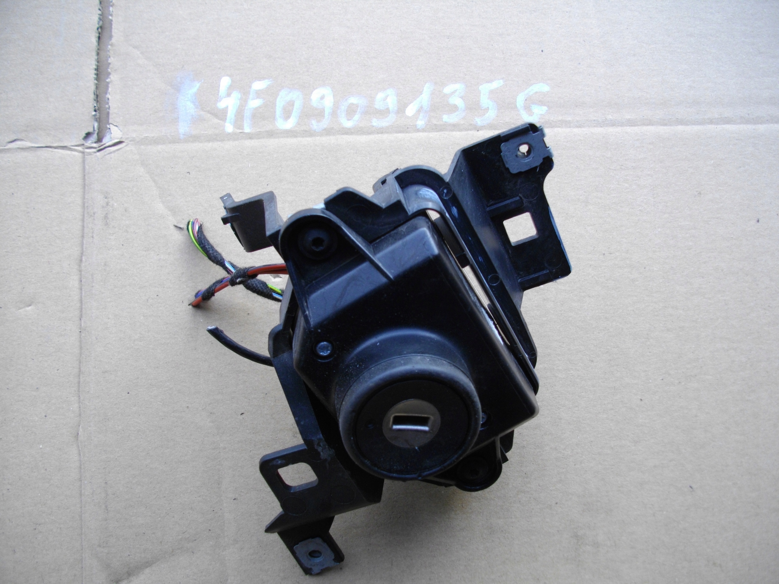 AUDI A6 C6 4f0909135d замок запалювання