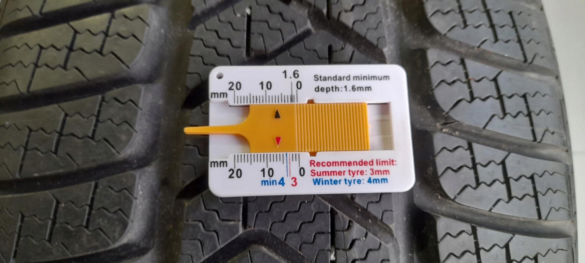 PIRELLI WINTER SOTTOZERO 3 245/45R19 102V MO