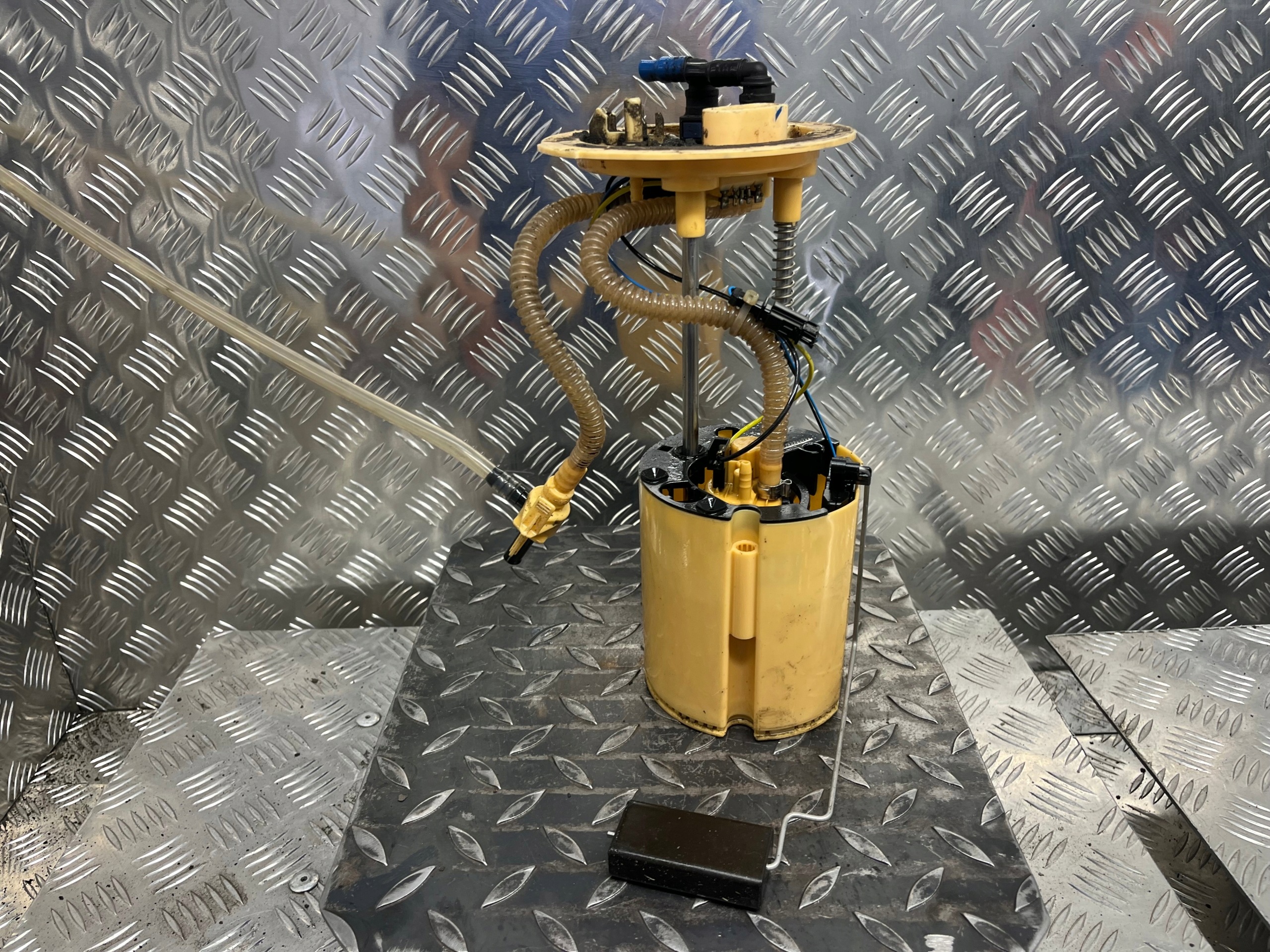 feed pump Z tanks AUDI A6-C6 A2C53044809