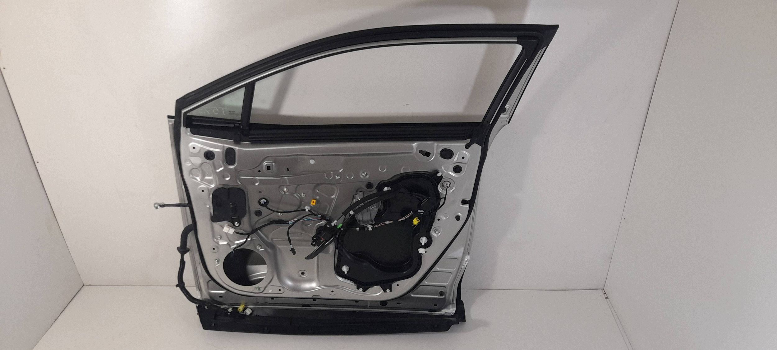 Toyota C-HR II 2024r door front right (T573)