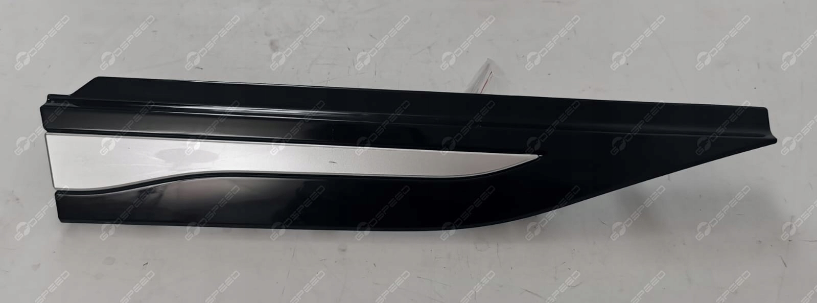 Вхідний отвір крила права RANGE ROVER EVOQUE L551