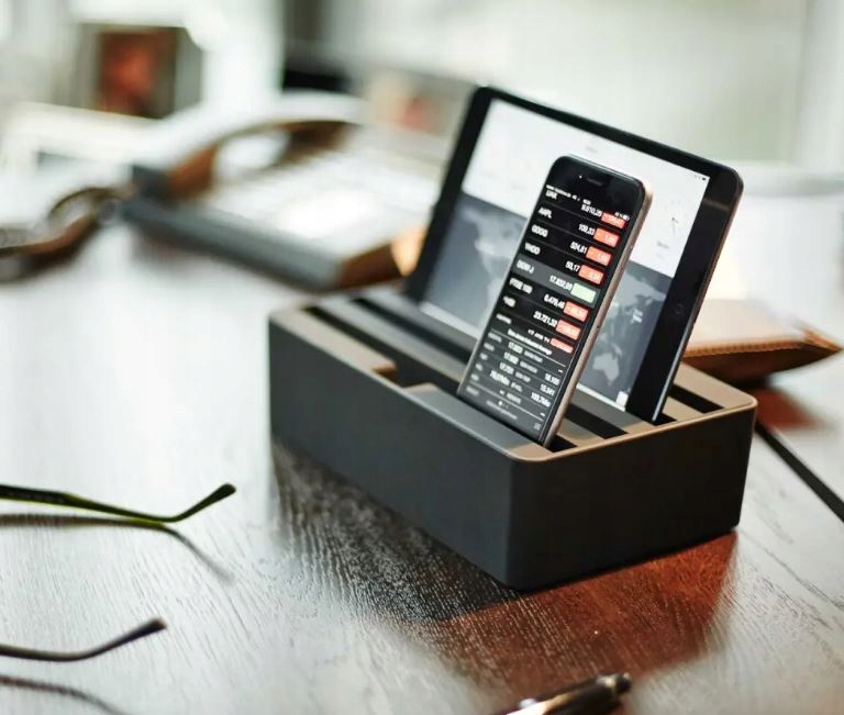 ALLDock Uniwersalna multiładowarka CLASSIC Black 10949 MagSafe rozbudowany! Prąd wyjściowy 2400 mA