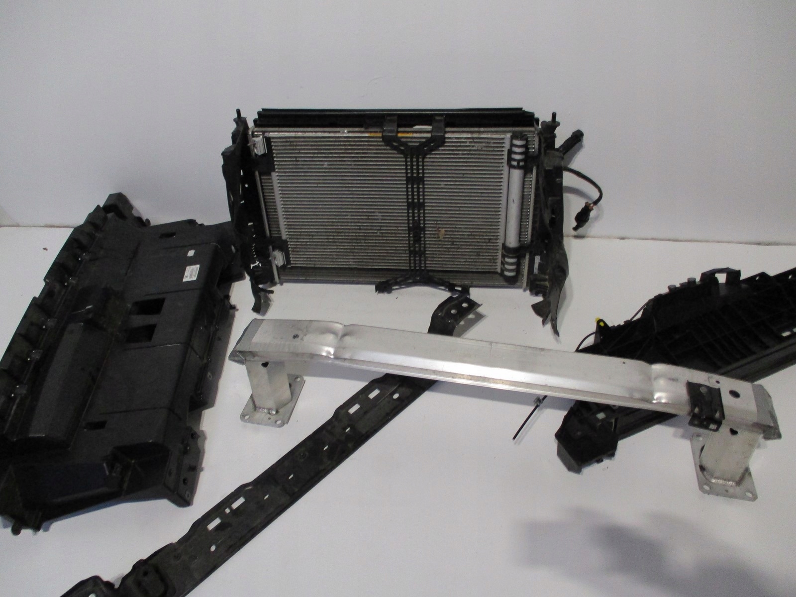 Pas przedni chłodnice CITROEN BERLINGO IV