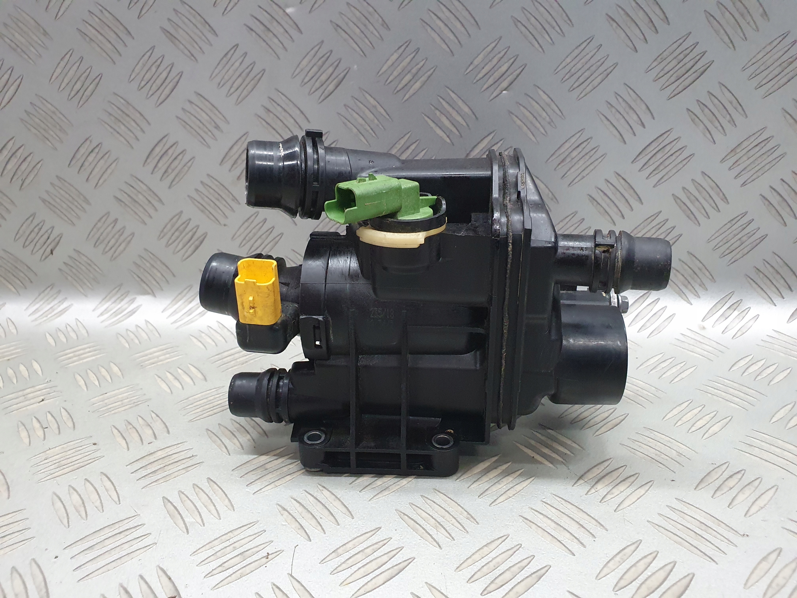 TERMOSTAT OBUDOWA TERMOSTATU CORSA F 1 2 TURBO