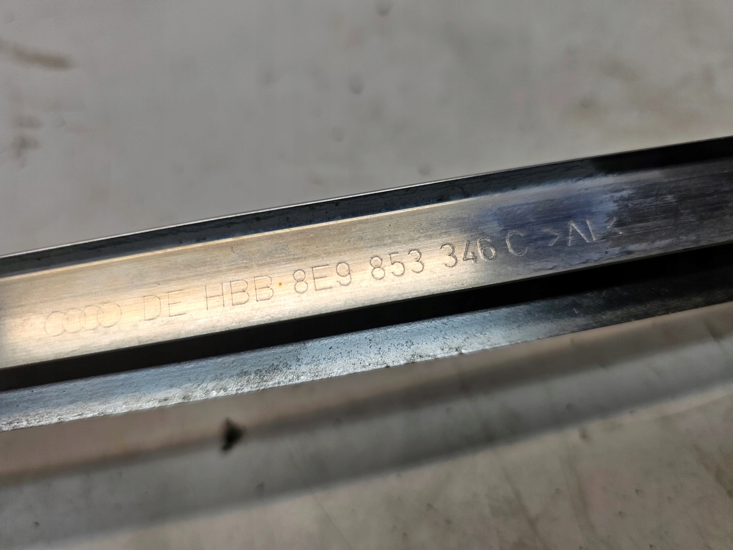 moulding bodywork CHROM windows right rear part AUDI A4 B7 AVANT 8E9853346C