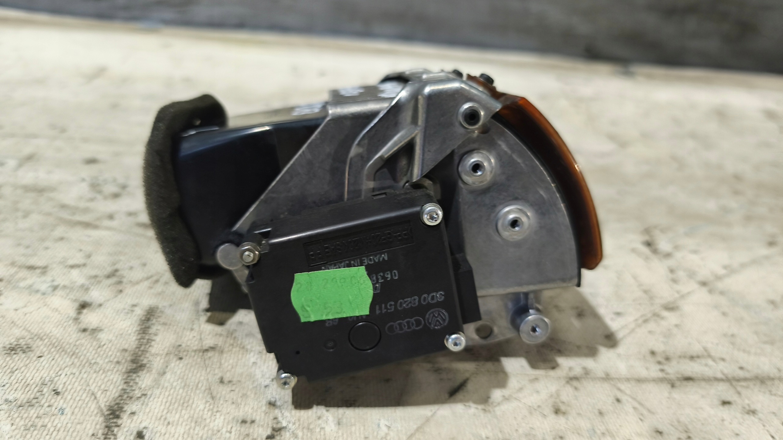 grid air conditioning devices left VW PHAETON 2006r 3D1819073