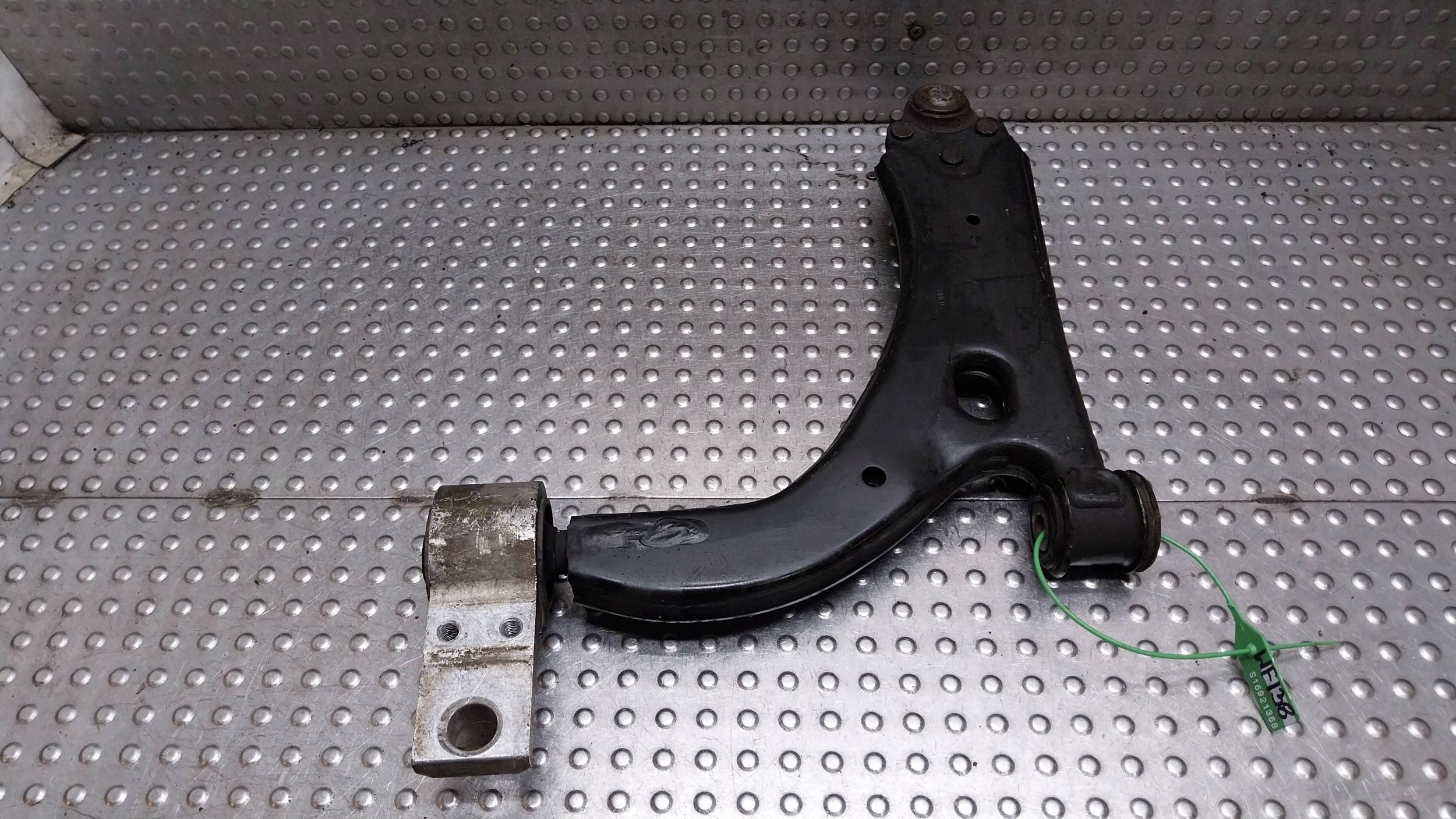 arm right front 2S61-3042-DA FORD FIESTA FUSION MK6