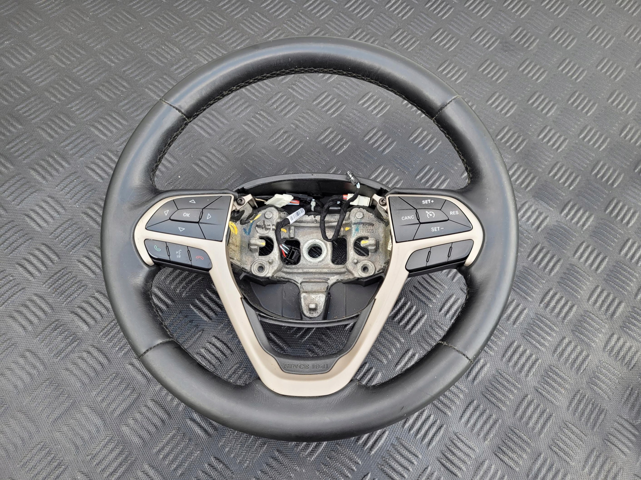lenkrad MULTIFUNKCJA schwarze JEEP CHEROKEE V KL