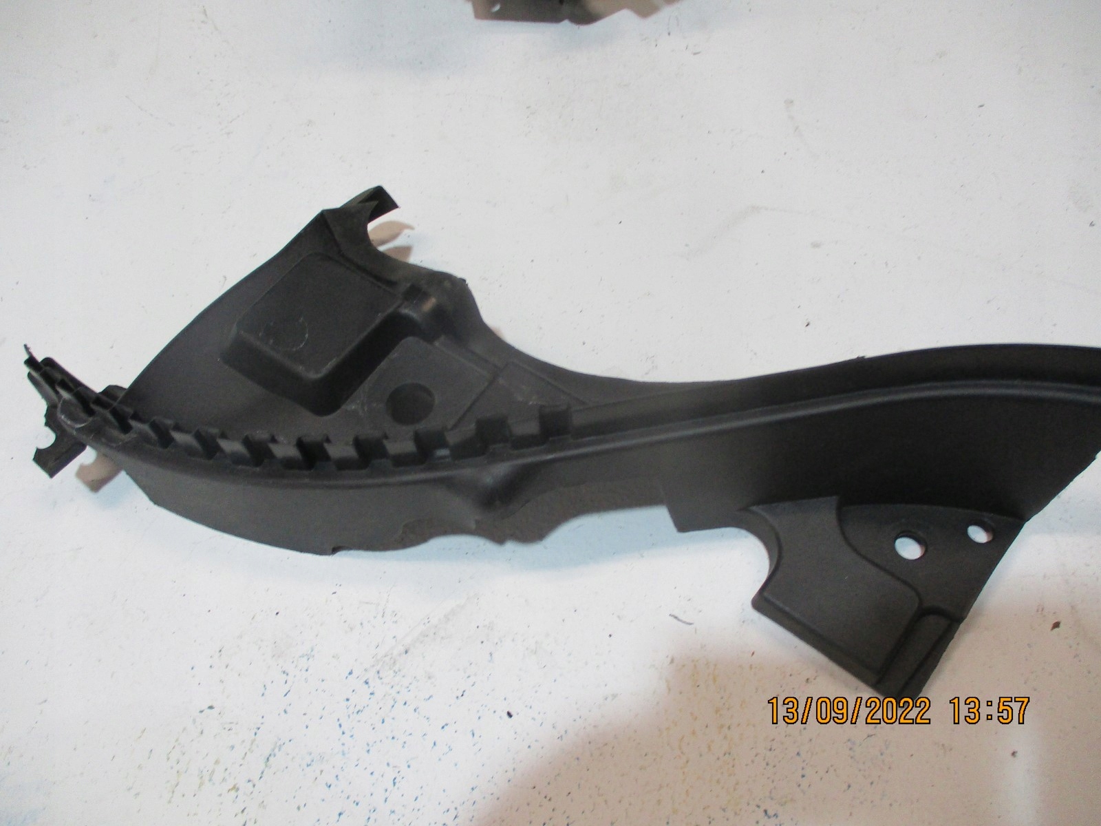 holder USZCZELKI windows BMW X1 F48 7329402