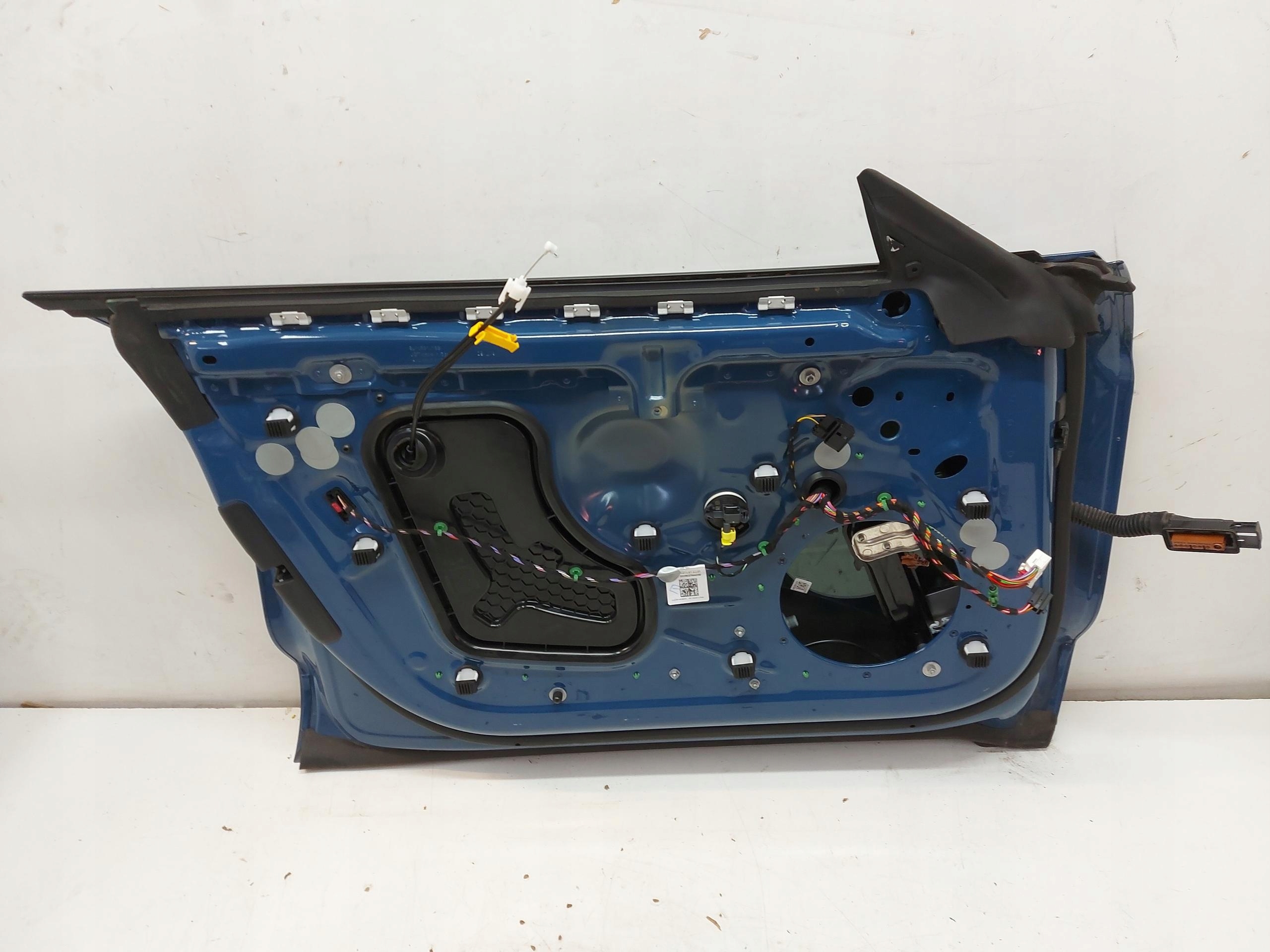 Porsche Taycan Cross Turismo door left front front blue lr5e