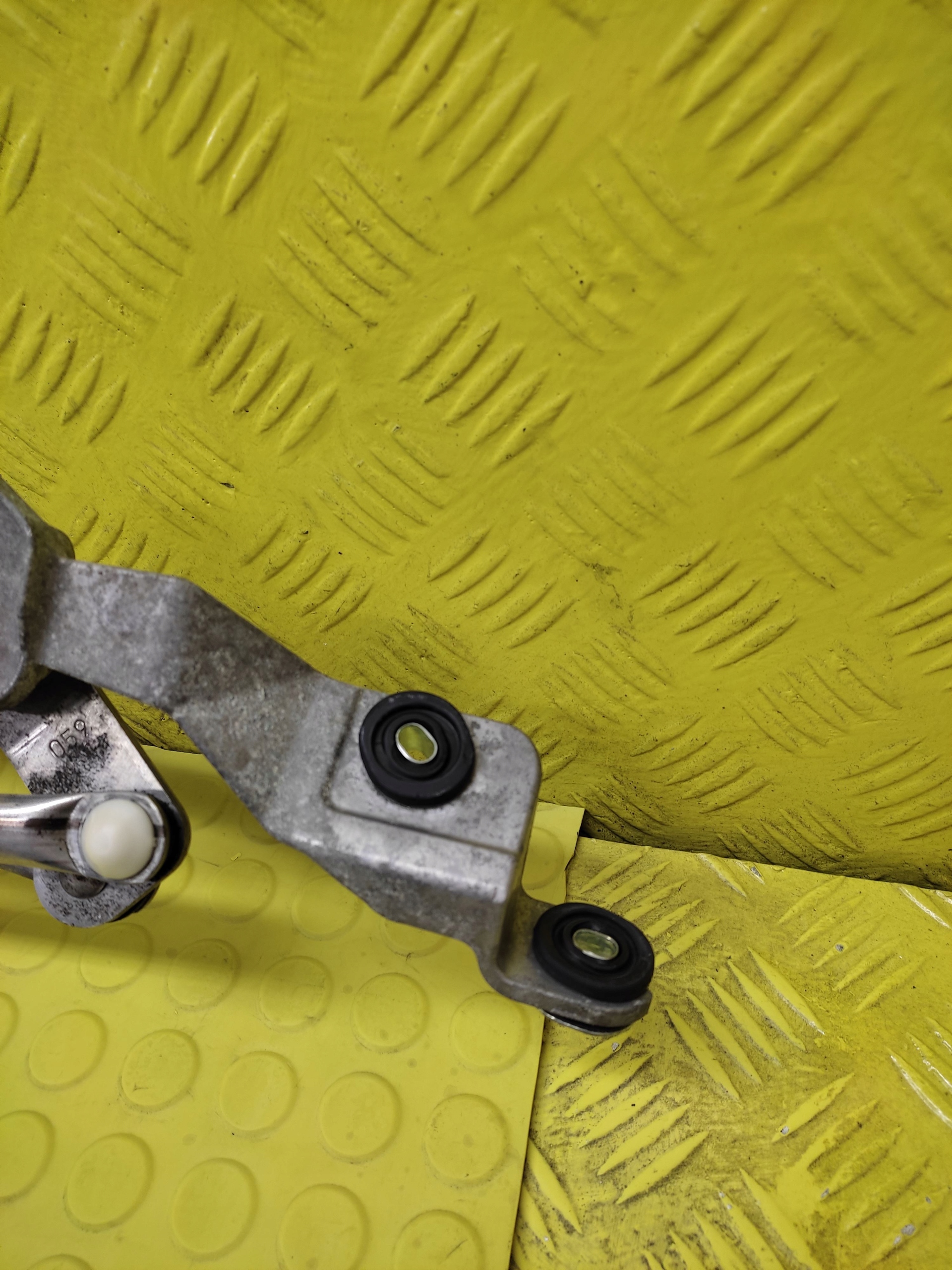 DAIHATSU CUORE VII wiper mechanism front