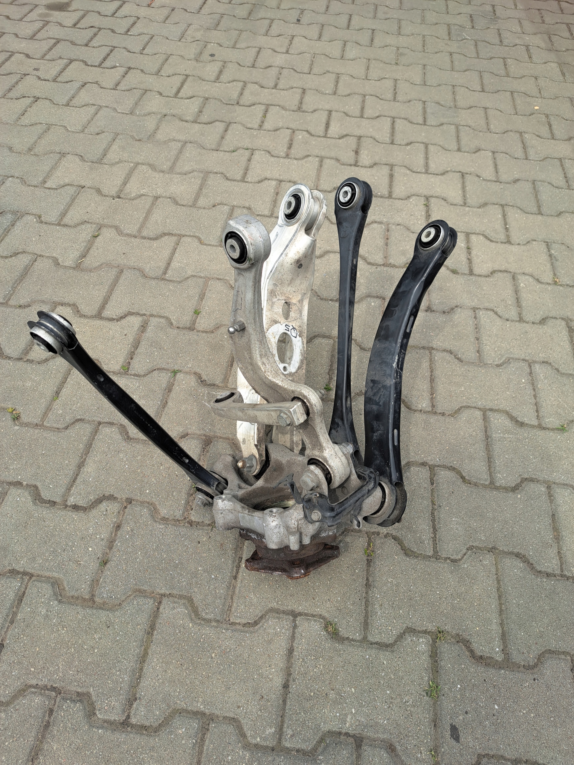 AUDI SQ5 ZAWIESZENIE TYLNE LEWE 80A505459B