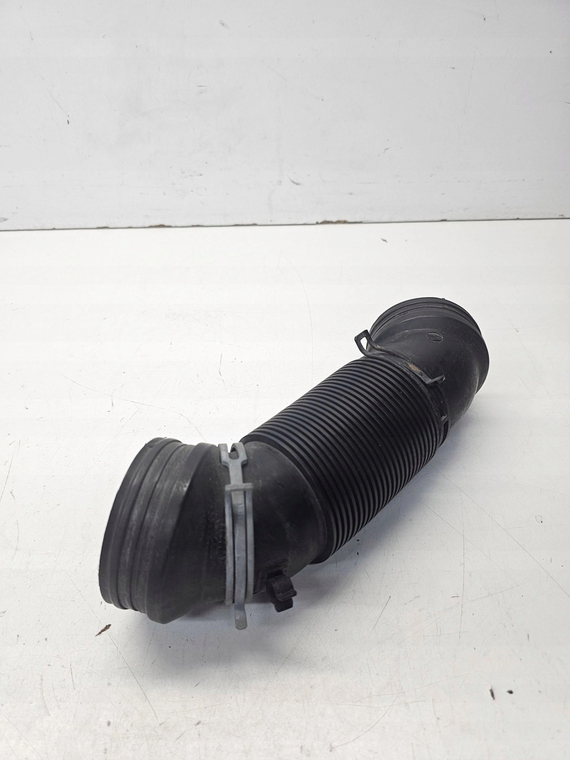 suction pipe air AUDI A3 8P VOLKSWAGEN 1K0129684L
