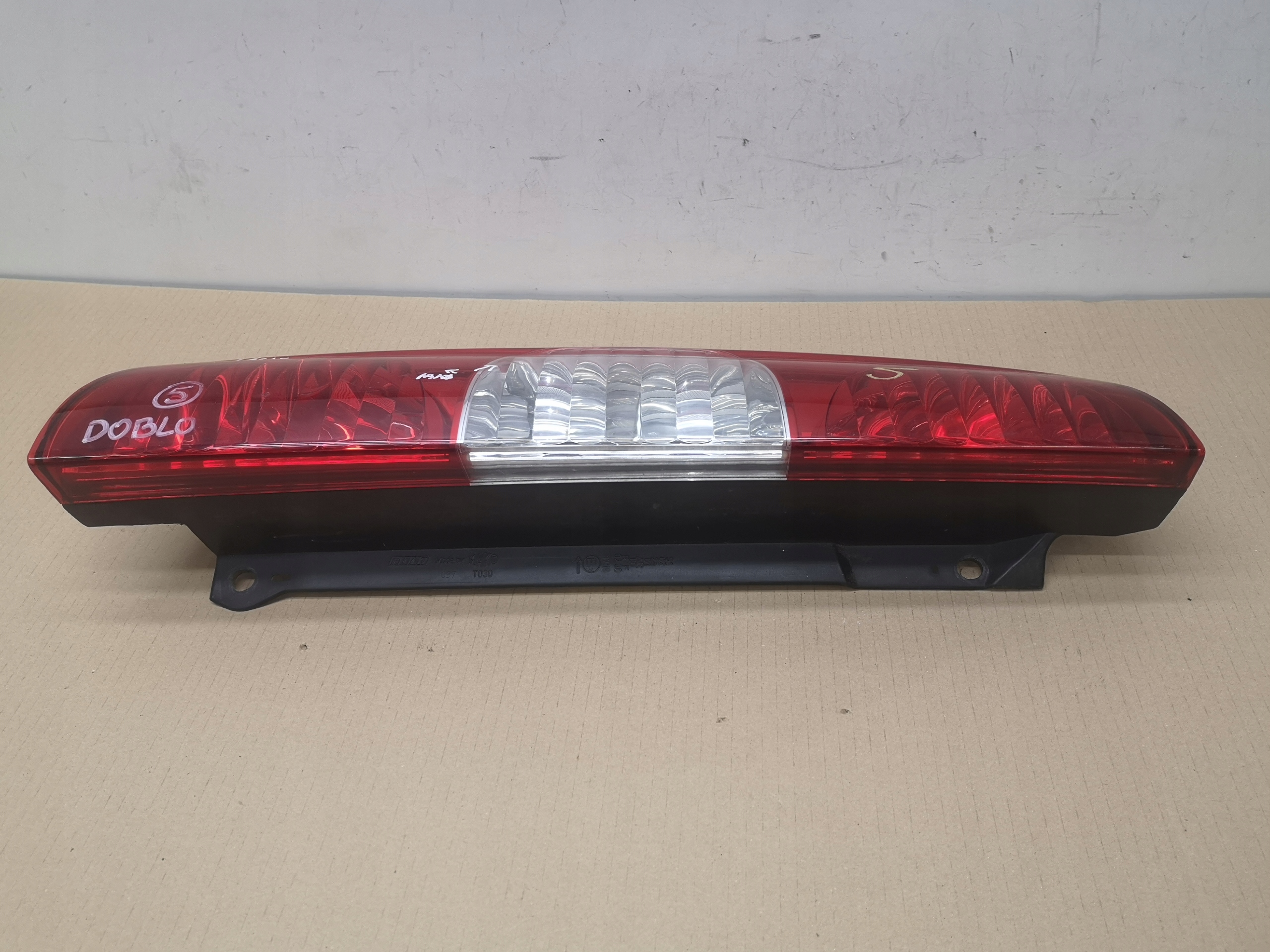 фонарь левый FIAT Doblo I РЕСТАЙЛИНГ 06-10 oem