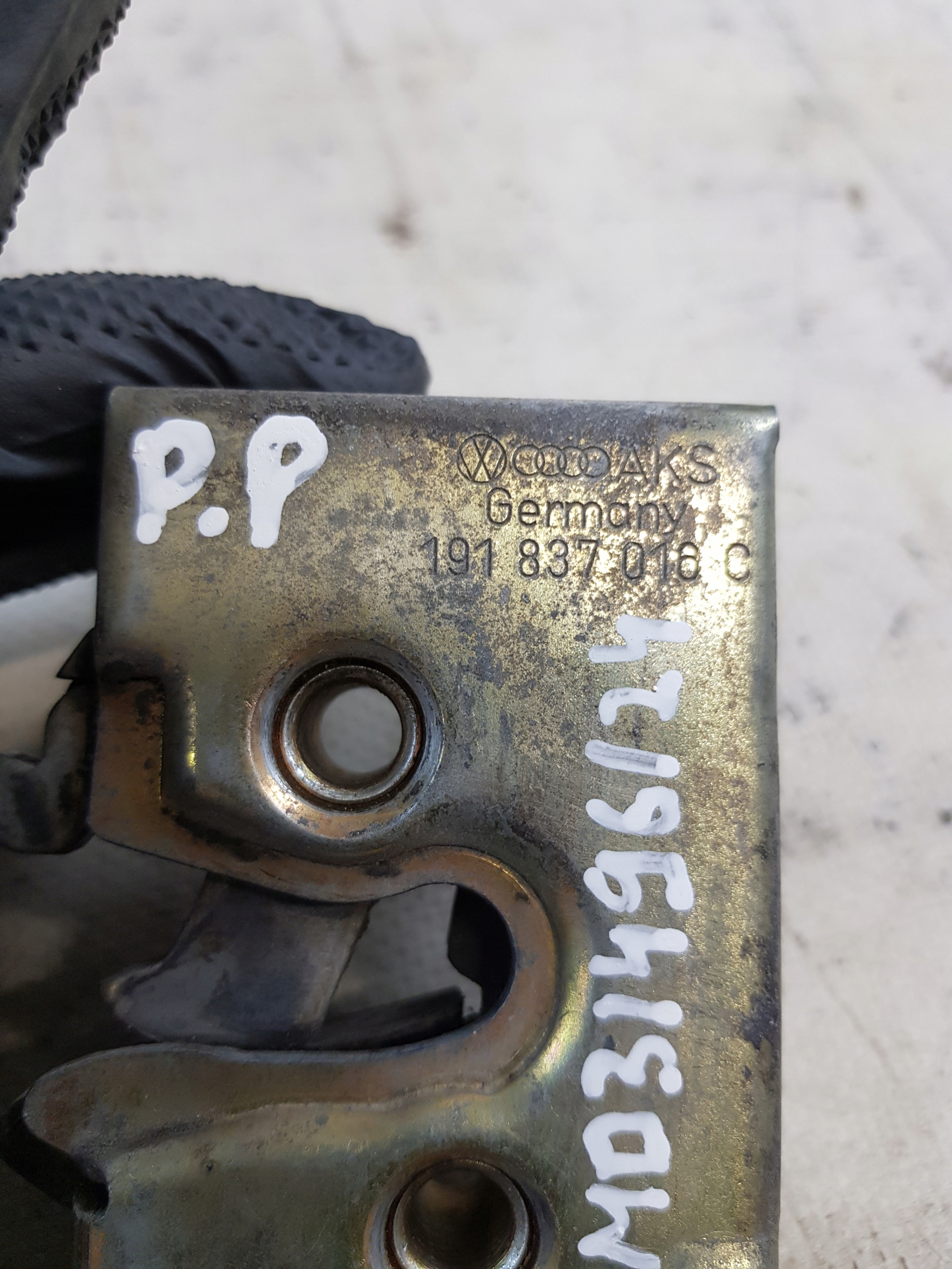 Volkswagen OE 191 837 016C lock door right front GOLF II