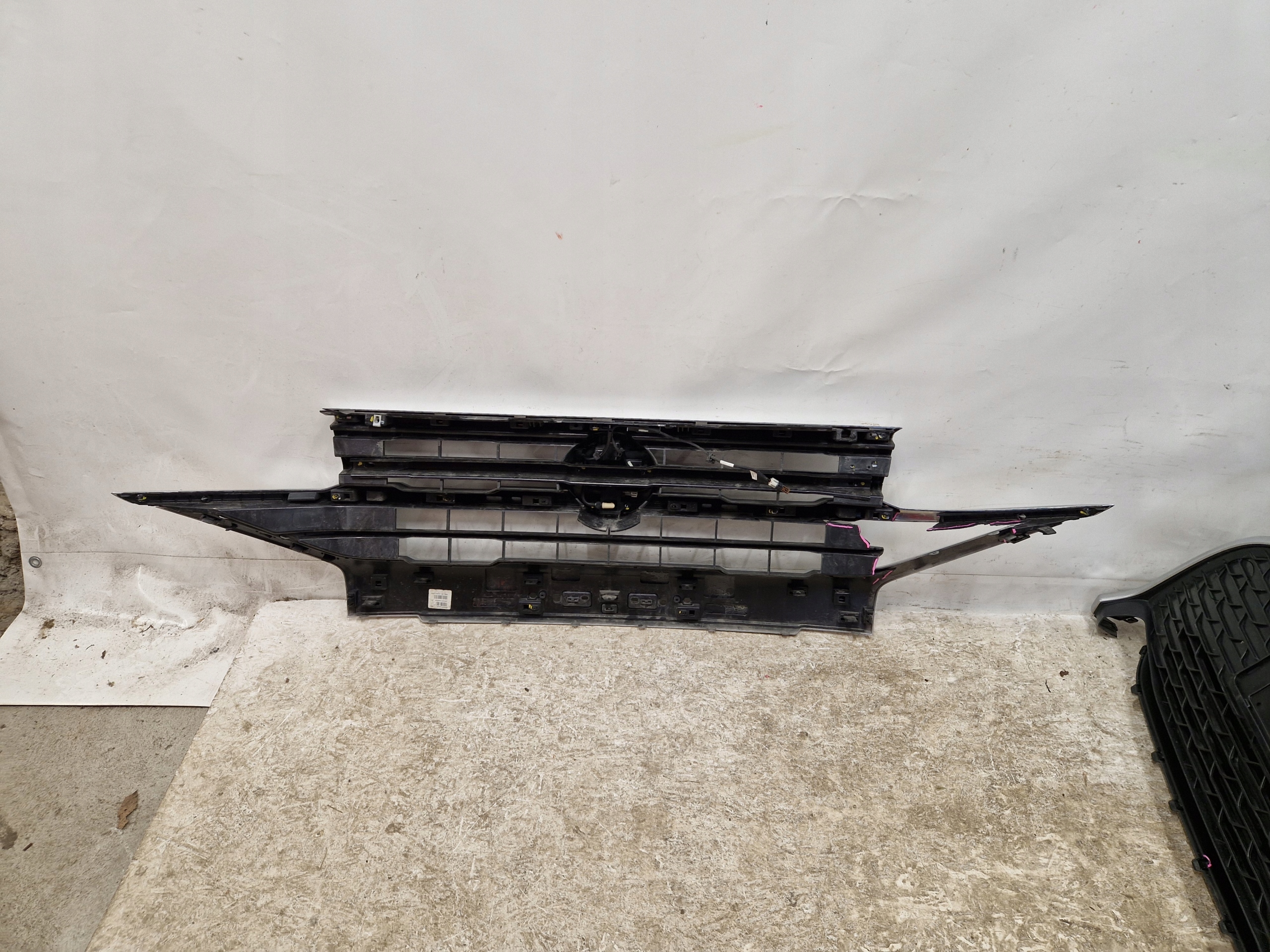 VW Amarok I 2H Kühlergrill FRONTGRILL Kühlergitter - Thumbnail 7