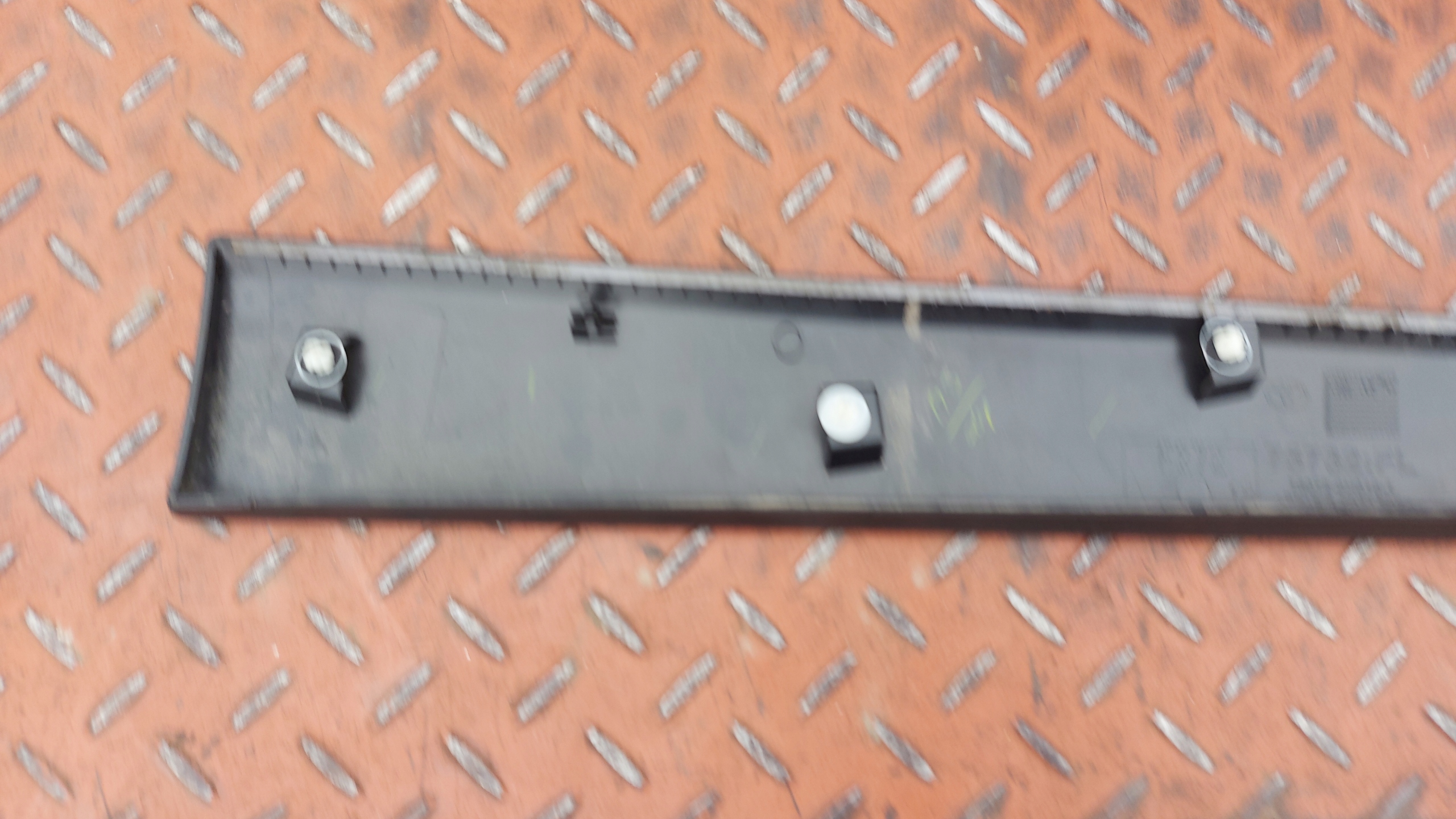moulding door left front TOYOTA AYGO X 22