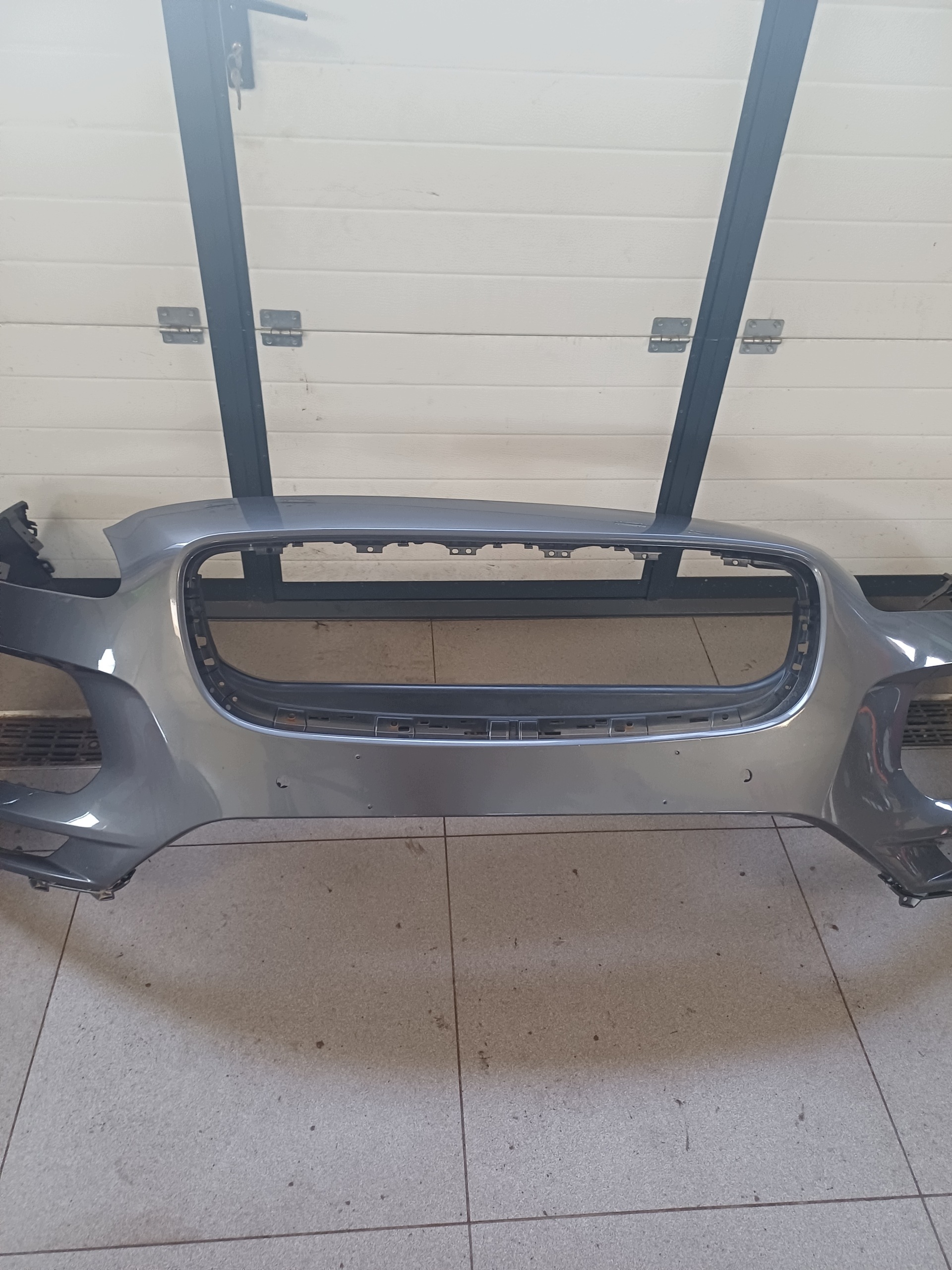 nárazník předek přední JAGUAR E- PACE J9C3-17F003-AA7BA 2X PDC