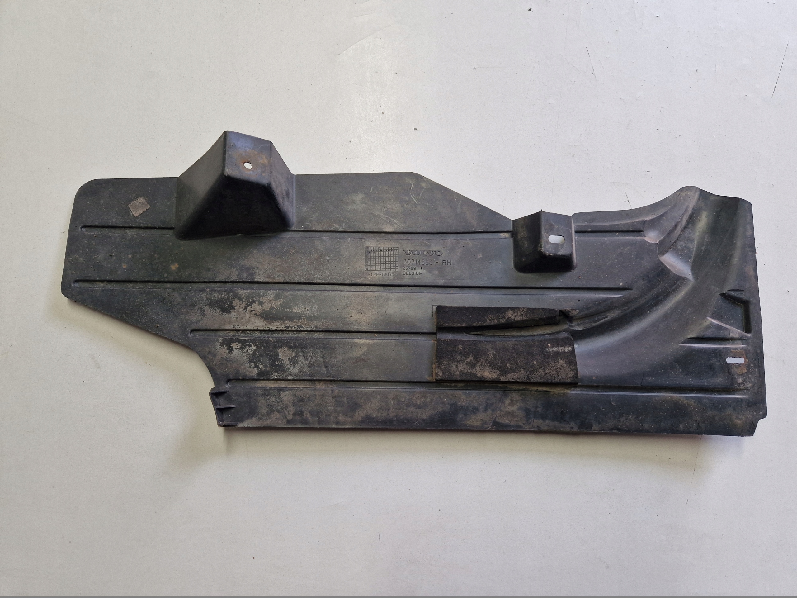 VOLVO V50 cover lower chassis 30714863
