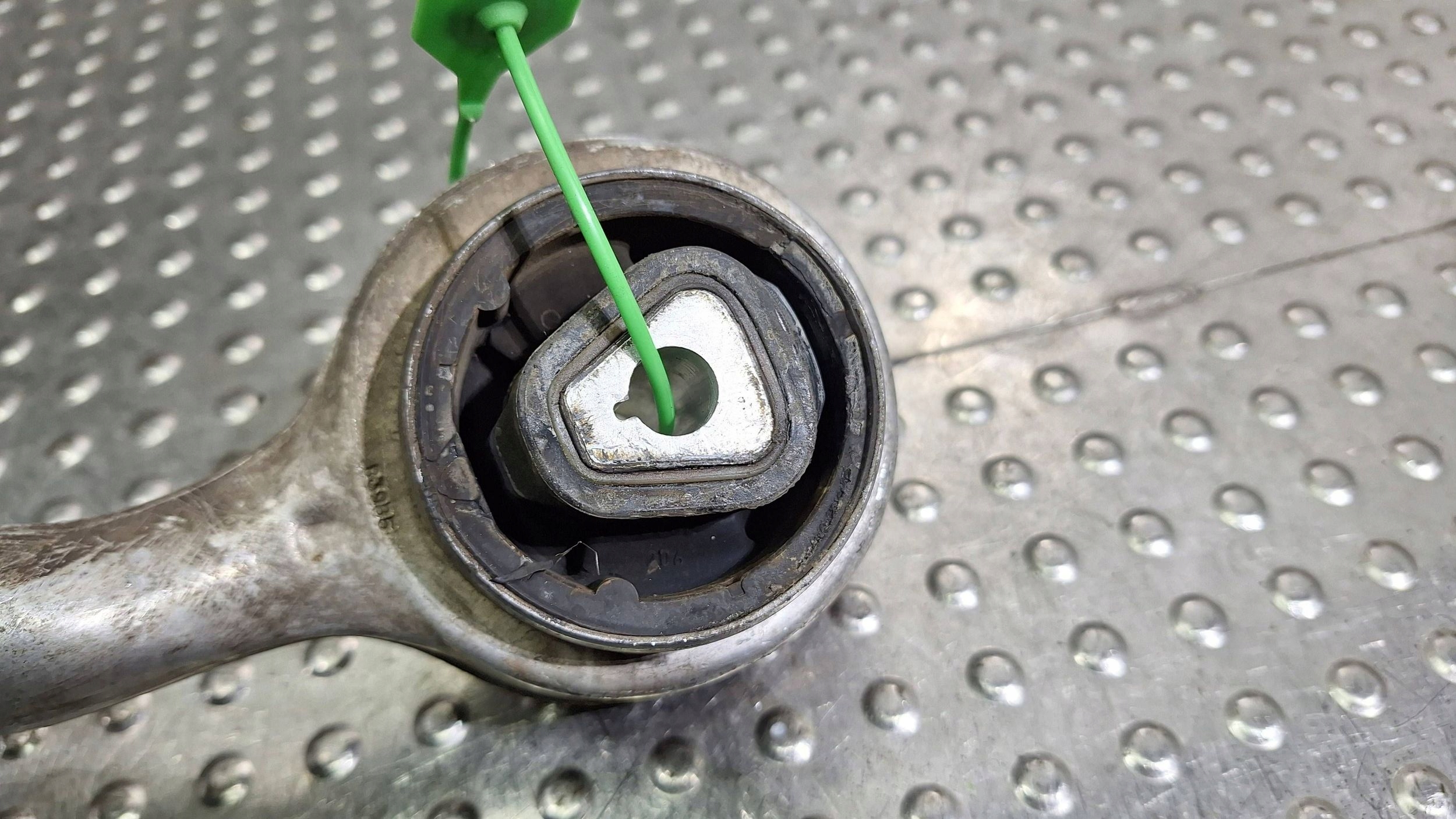 Querlenker links vorne 6763703 BMW E81 E82 E87 E88 E89 E90 E91 E92 E93 X1 E84