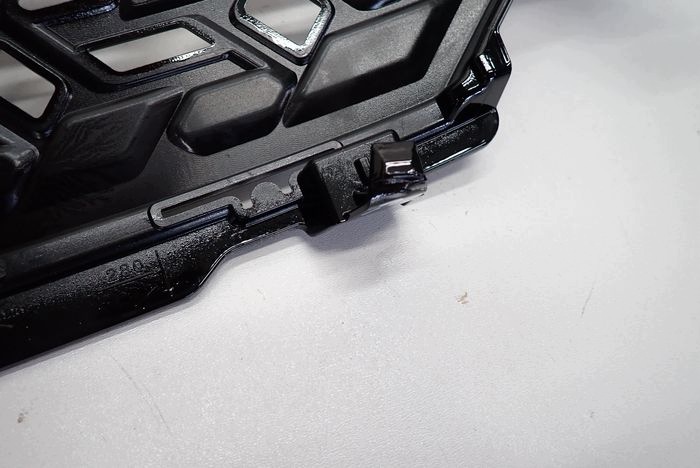 NISSAN TOWNSTAR 22- grille