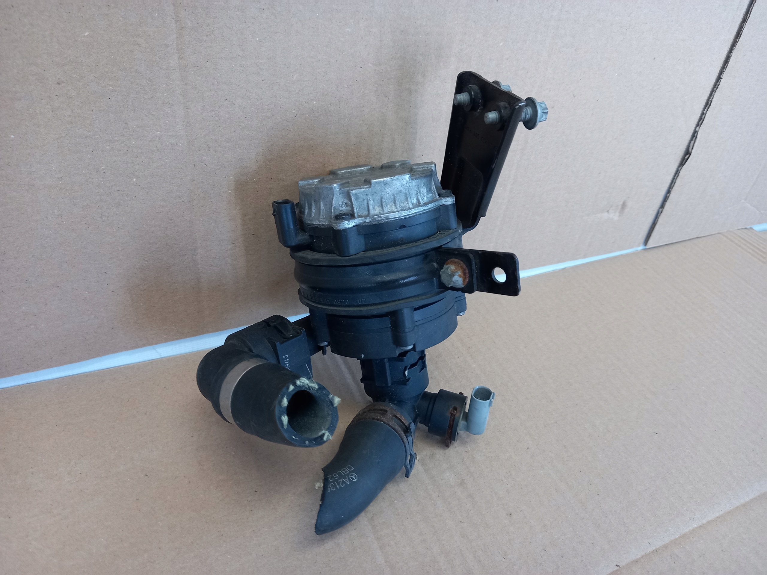 DODATKOWA POMPKA PŁYNU MERCEDES GLC X253 A0005002686 A2535012320