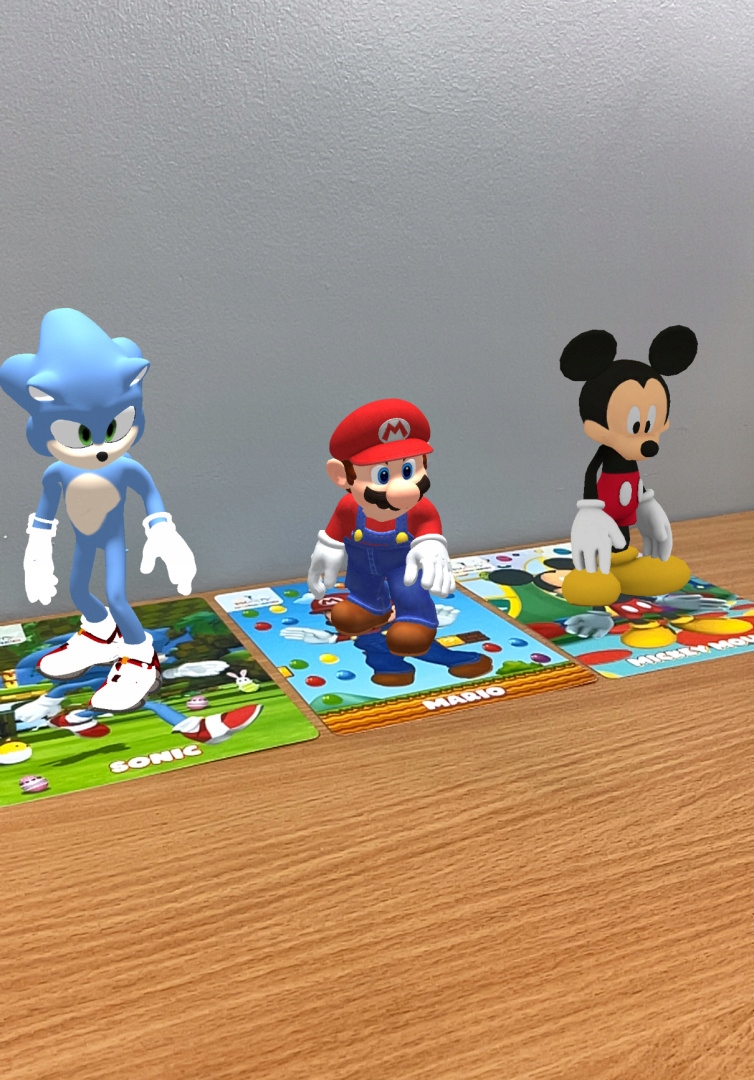 INTERAKTYWNE KOLOROWANKI 4D BOHATEROWIE I PISAKI! Materiał papier