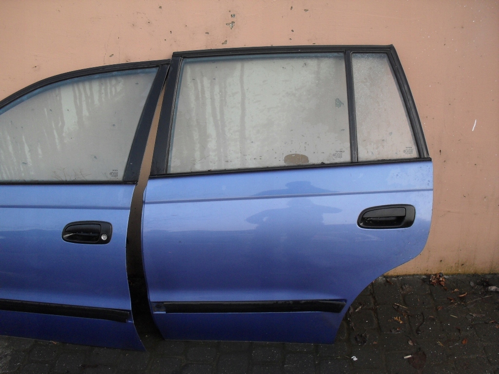DRZWI LEWE PRAWE TYŁ TOYOTA CARINA E KOMBI 1996r