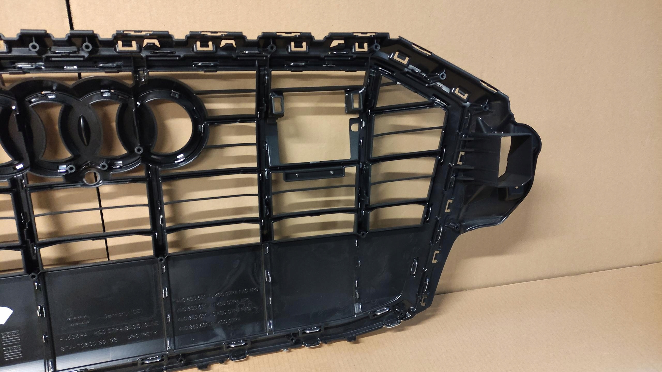 Audi Q7 4M решетка радиатора под 4M0853651AJ