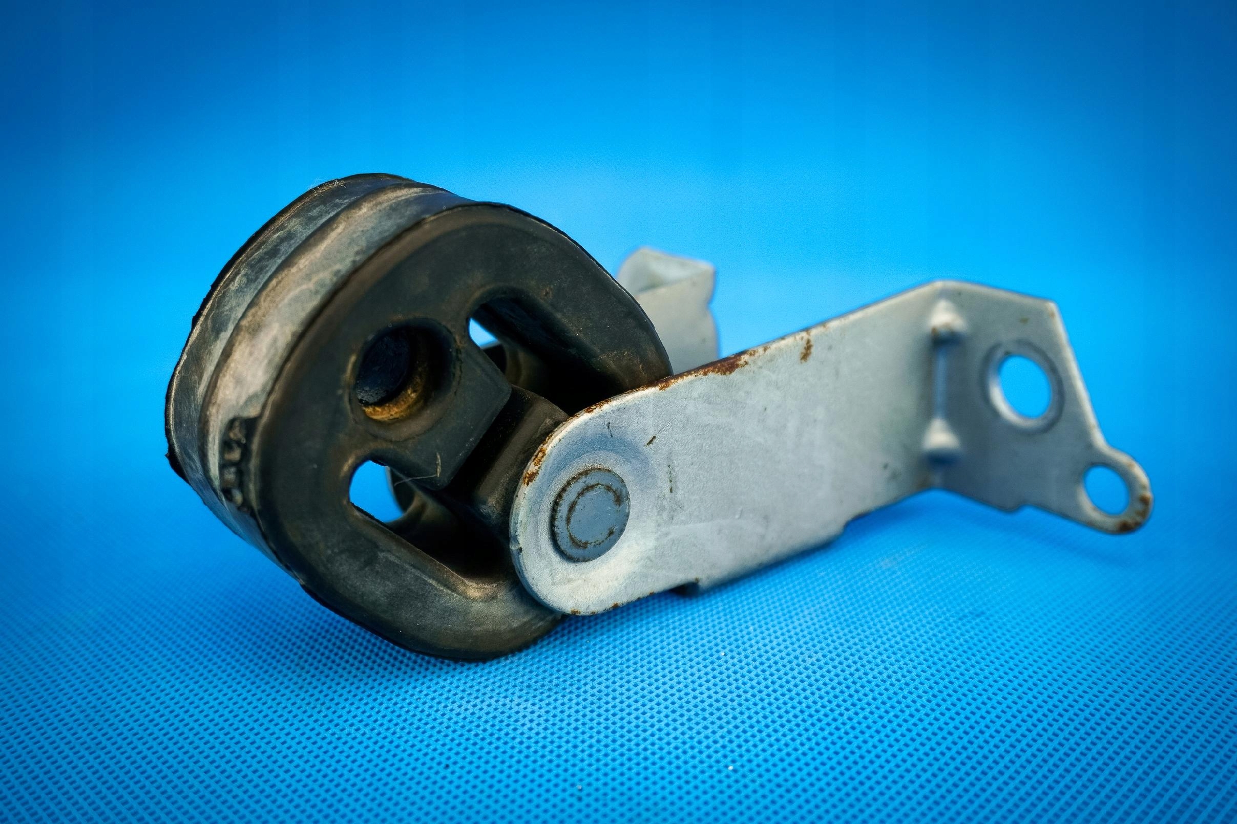 bracket rury wydechowej Audi A4 8K A5 8T 8K0253144E