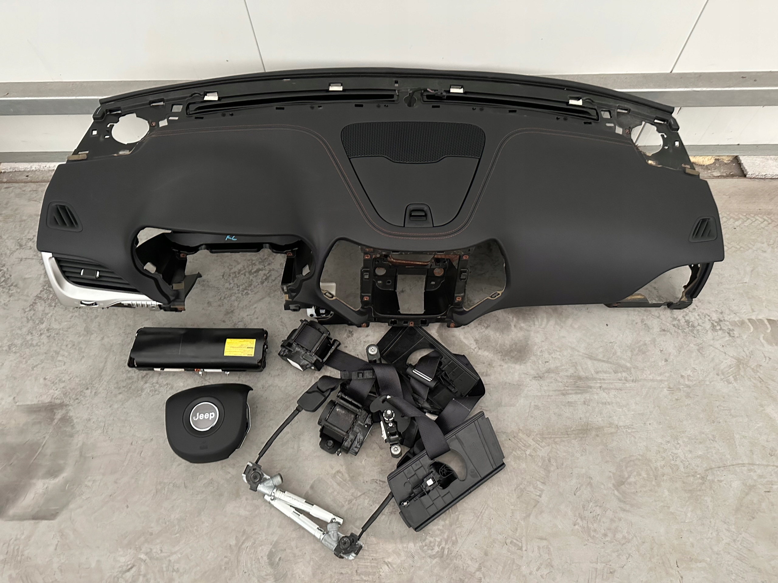 JEEP CHEROKEE KL console airbag tension belts DEMONTAZ