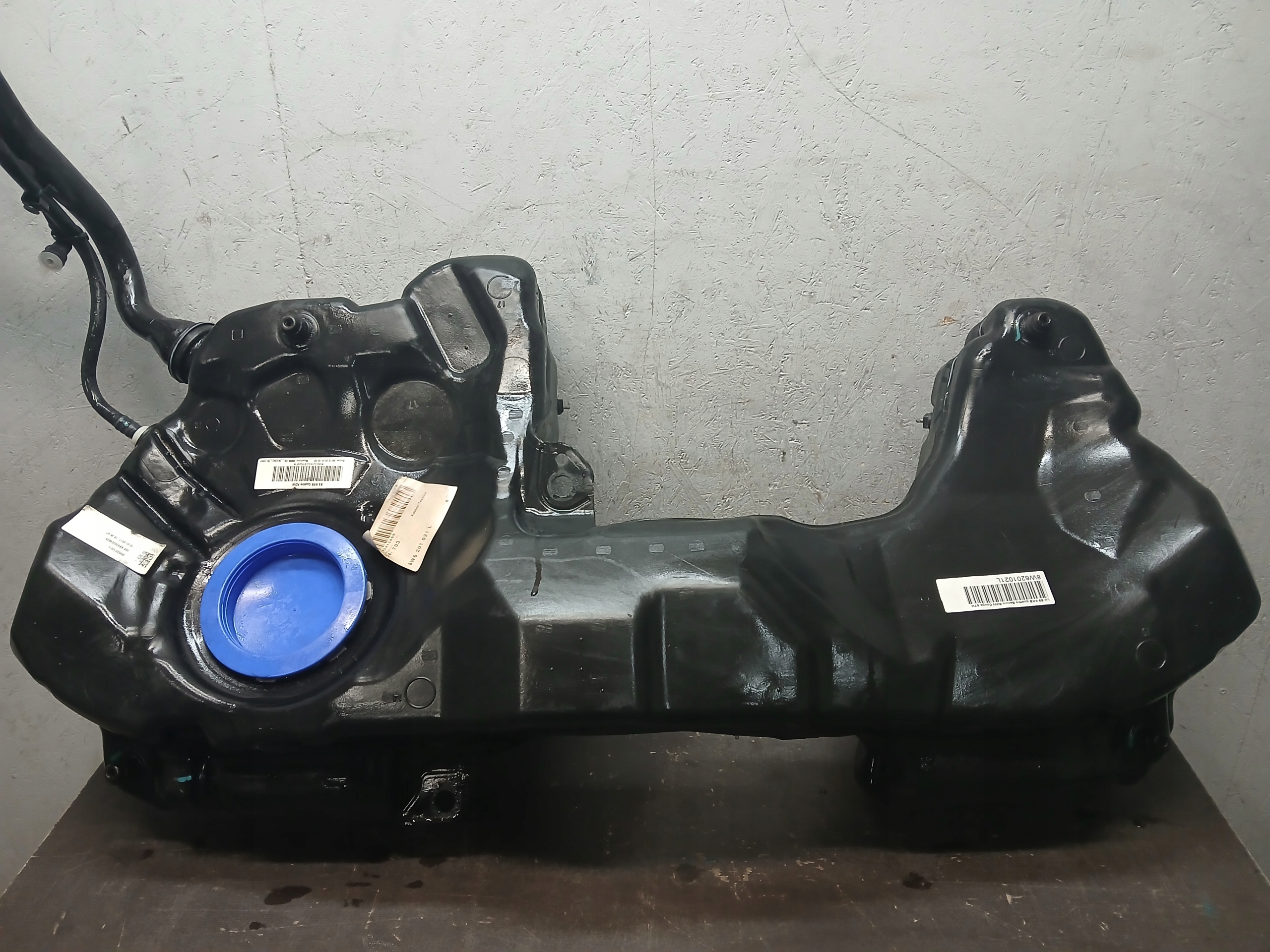 tank AUDI A4 B9 16- 8W0 8W02014WD