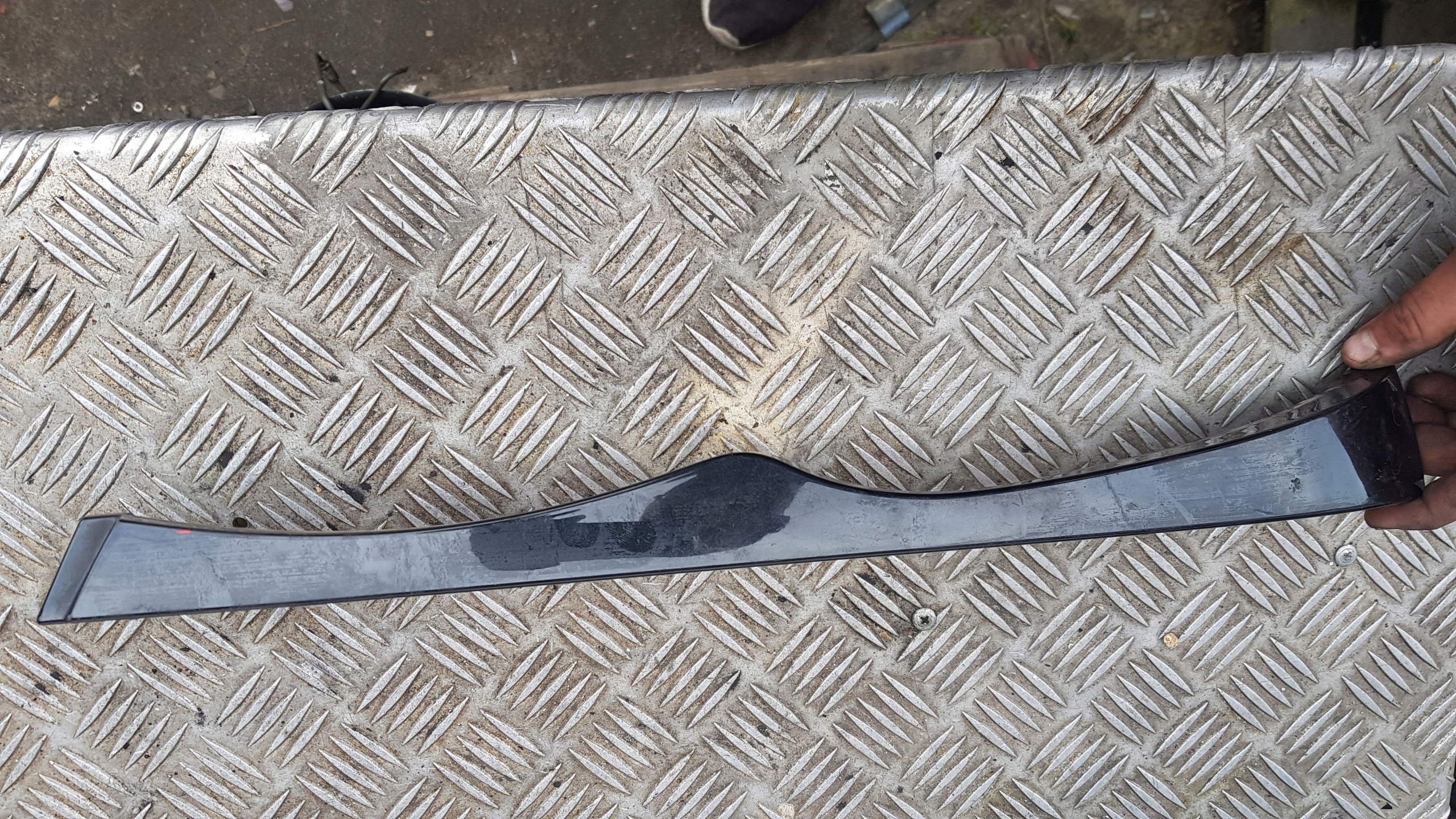 BMW E46 moulding below LAMPE left LIFT