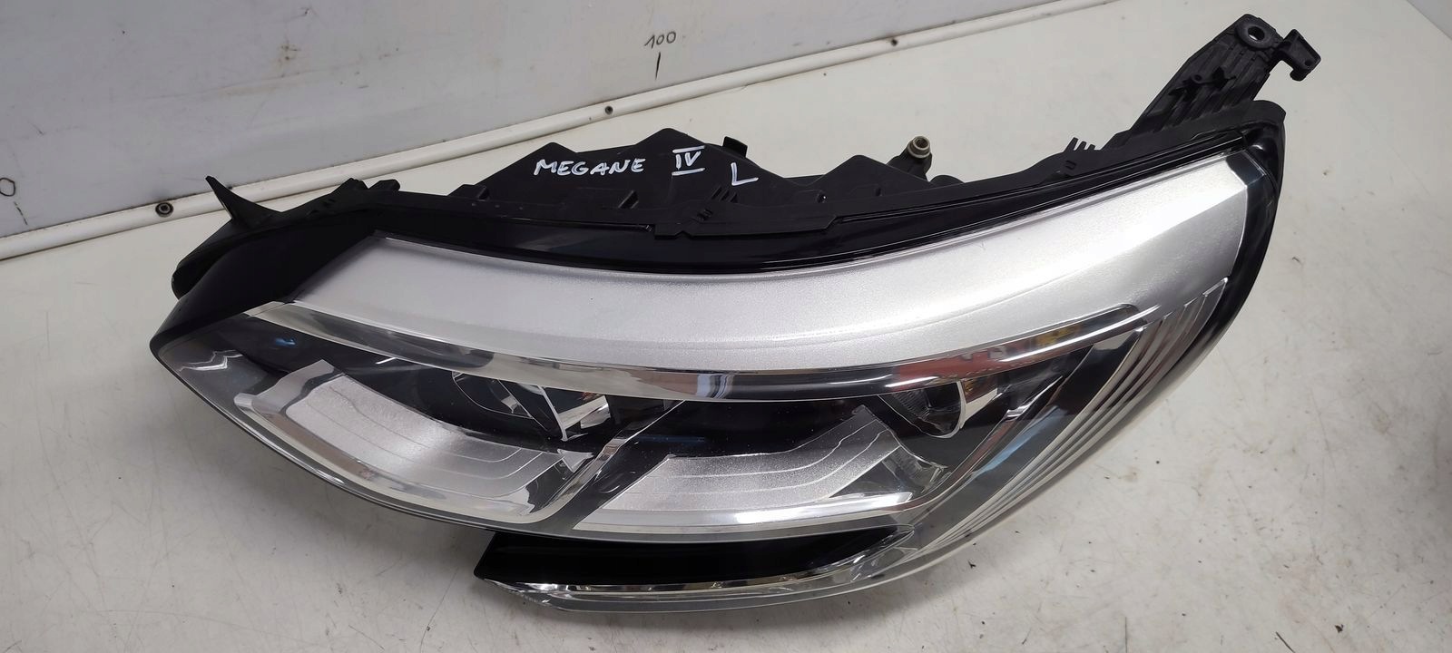 light front front left Renault Megane IV