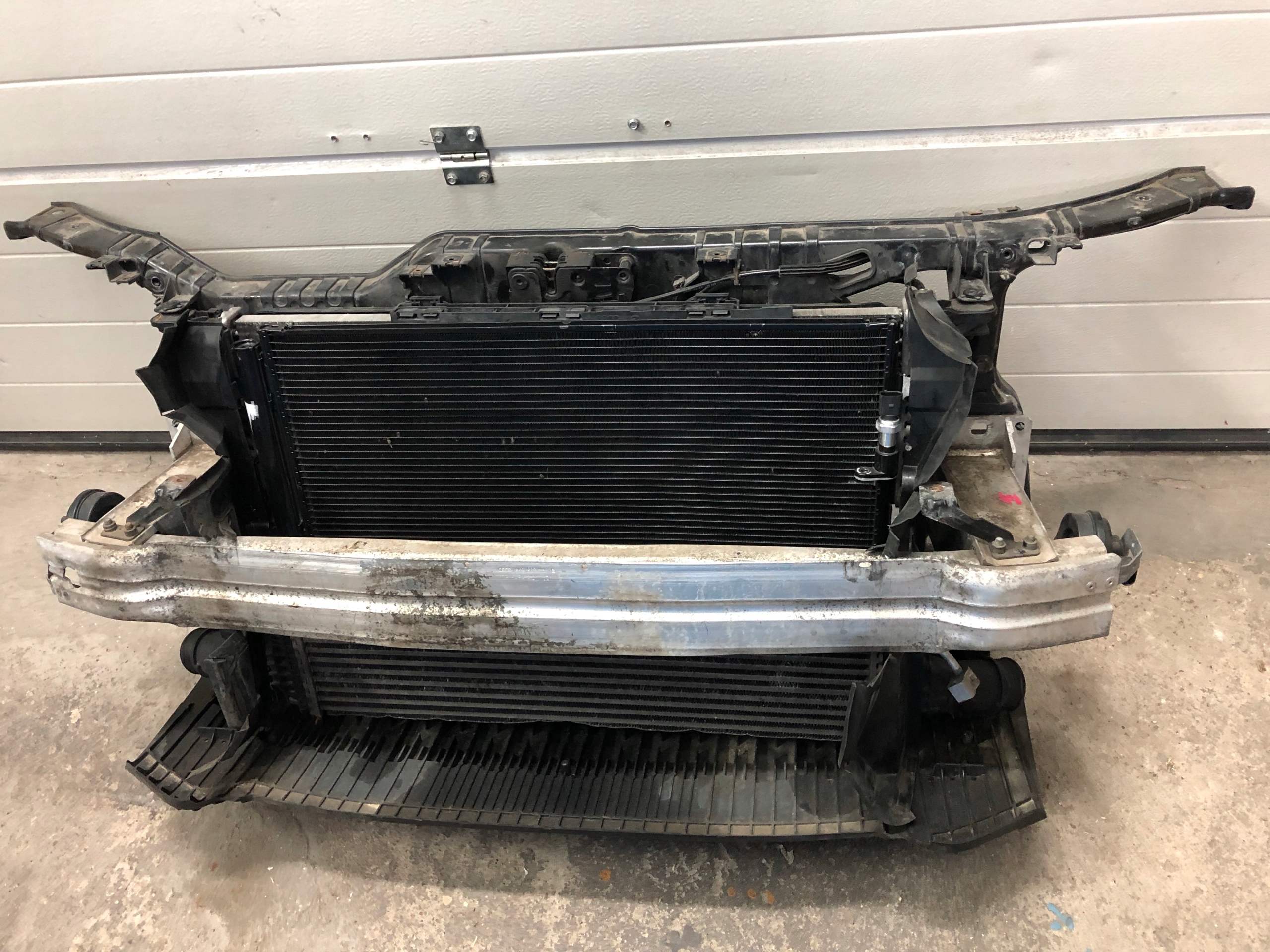 KOMPLETNY PAS PRZEDNI AUDI A4 B8 2008-11 CHŁODNICE