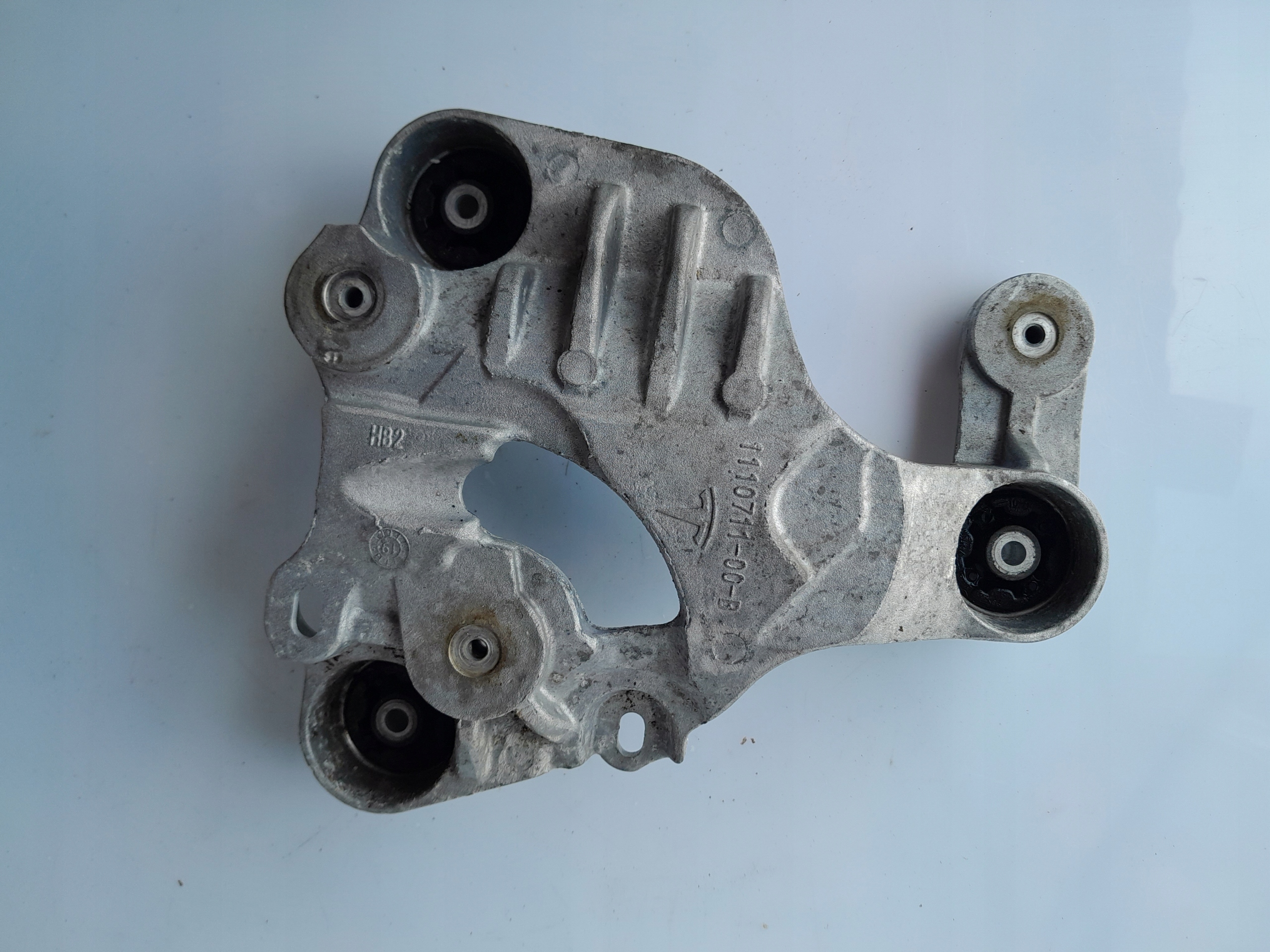 WSPORNIK SPREZARKI KLIMATYZACJI TESLA MODEL 3 19r