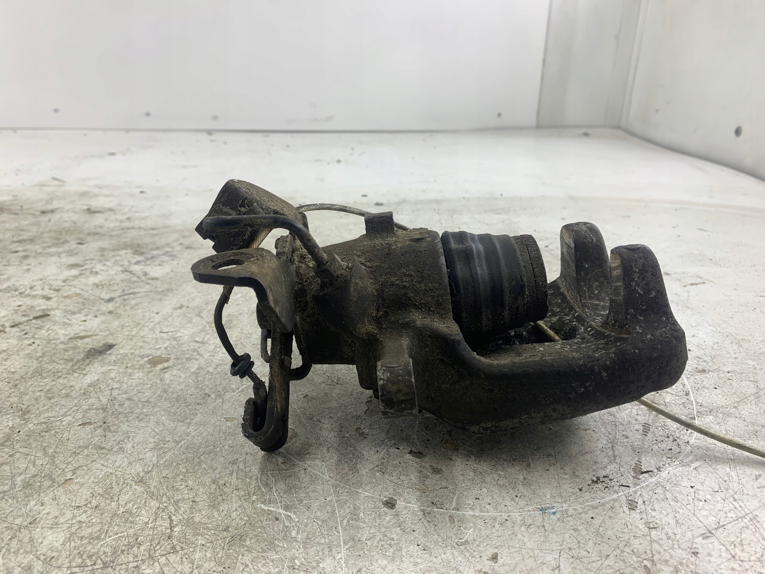 VW PHAETON and caliper brake right rear part
