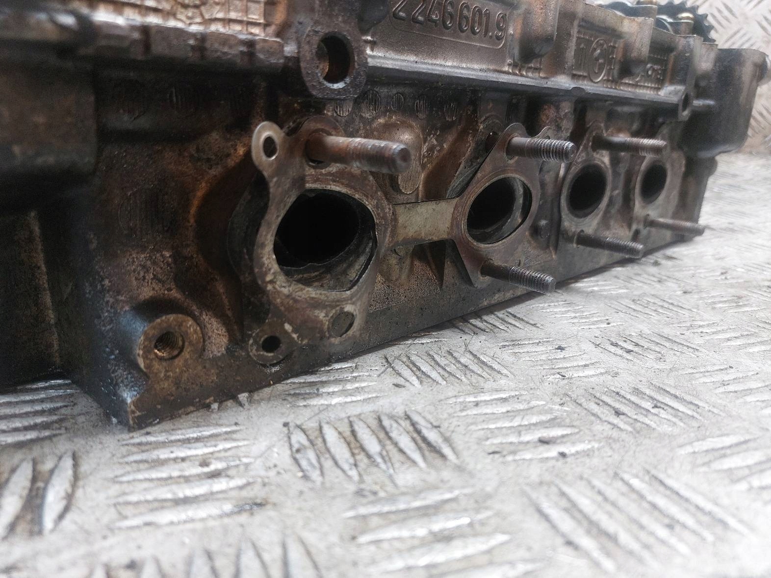 hlava + vačky BMW E39 520D M47 2.0 D 2246601