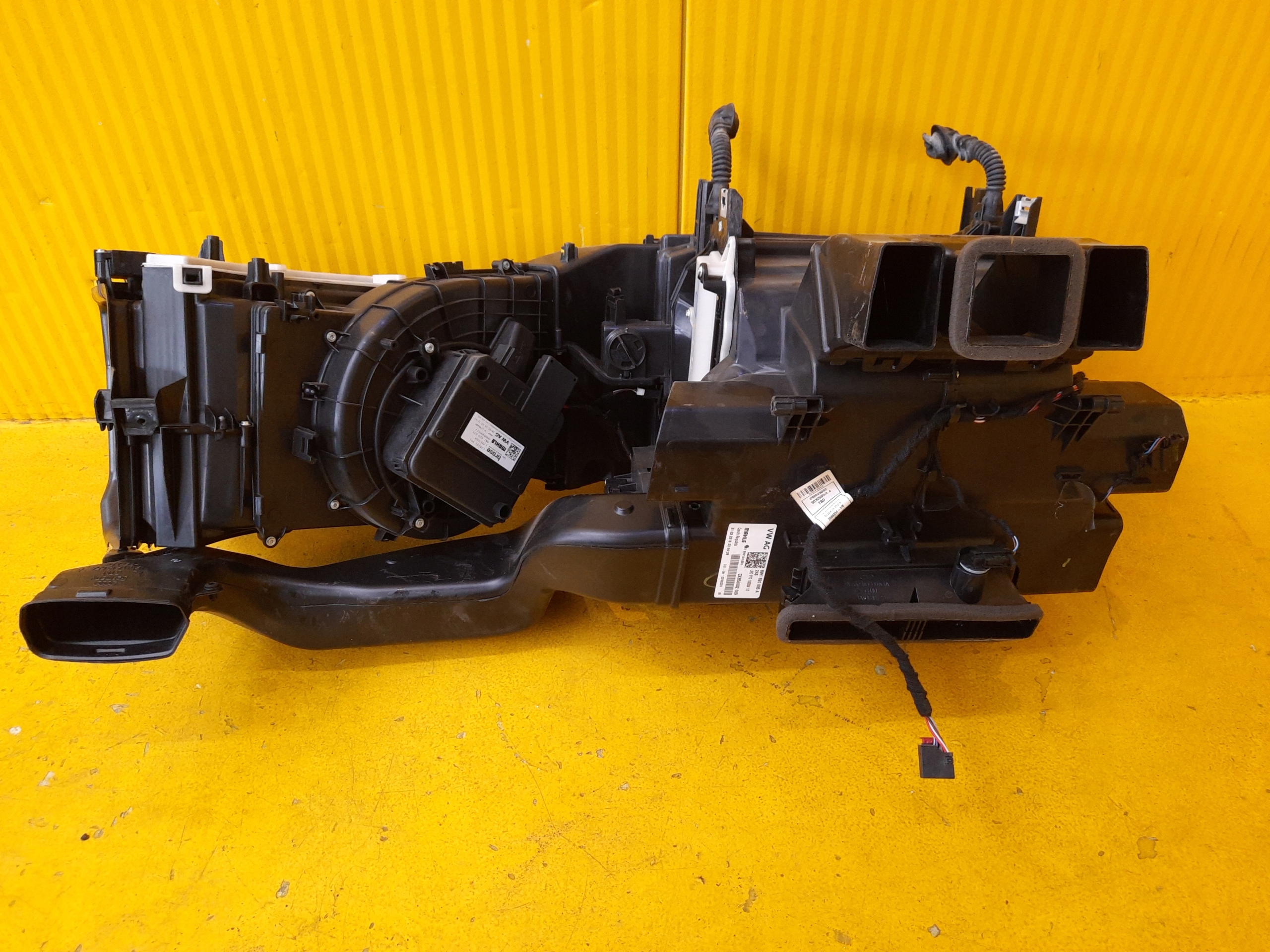 Audi A4 B9 8W нагреватель 8W1820005A