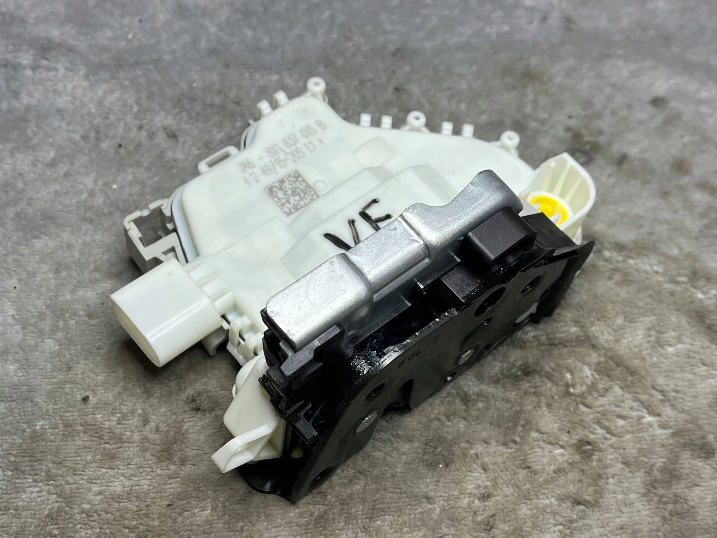 AUDI A5 LIFT 8W6 COUPE lock door left 8X1837015B !J