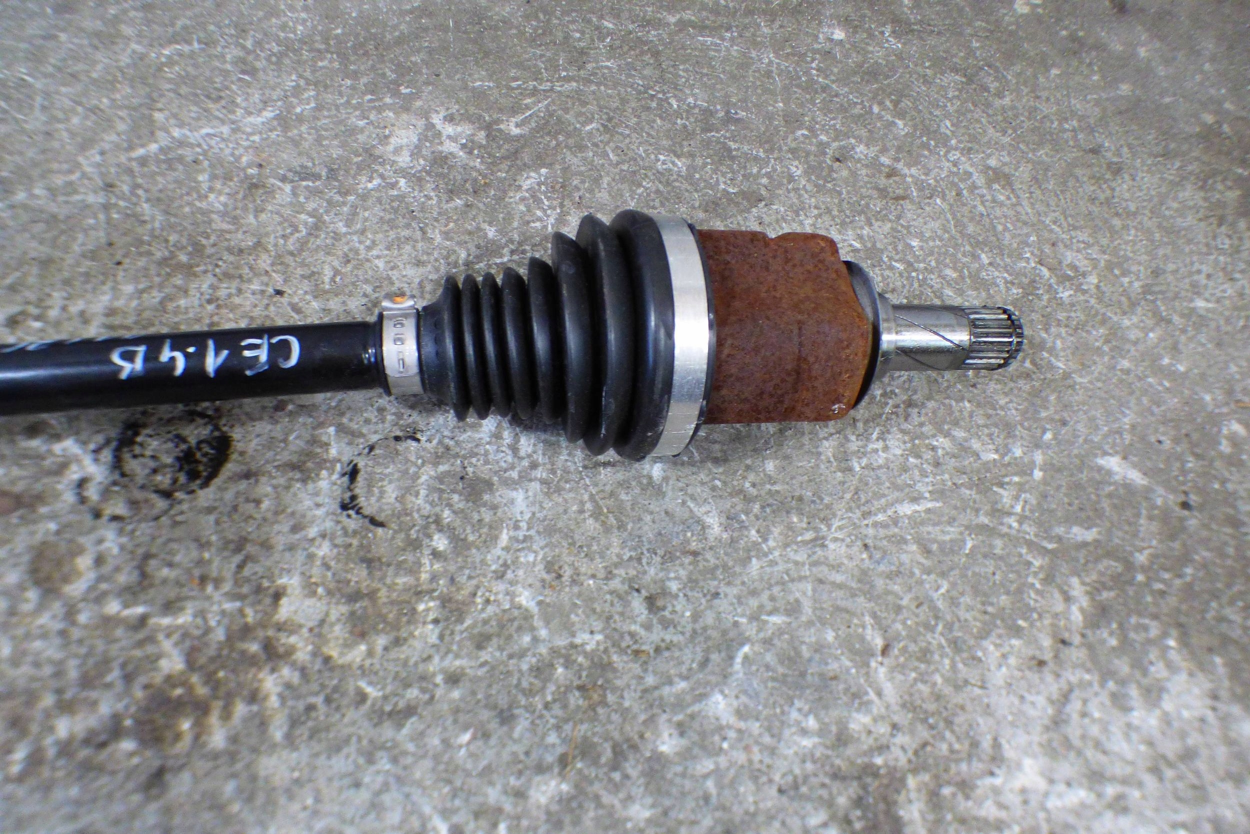 Opel Corsa E 1.4 B semi-axis left front 13149830 st.BDB PRZEBIEG 45 TYS.KM.
