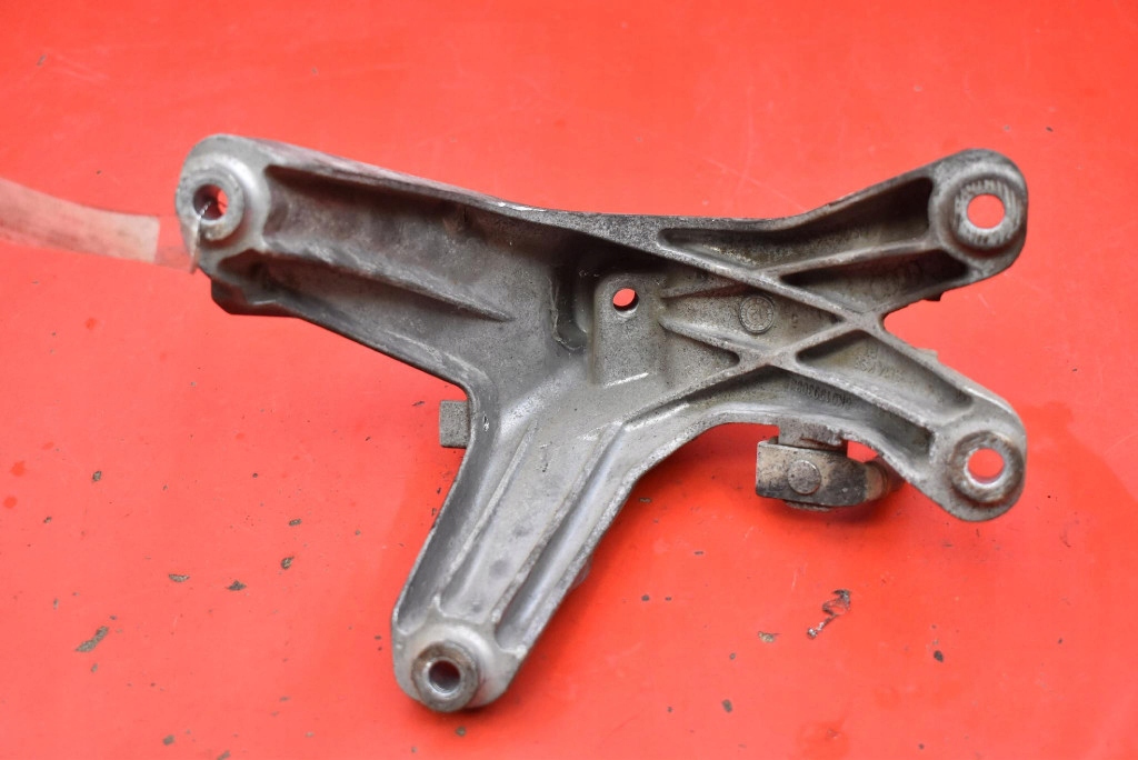 holder engine mount right 8K0199308BE AUDI A6 C7 2.0 TDI 177KM 10-14