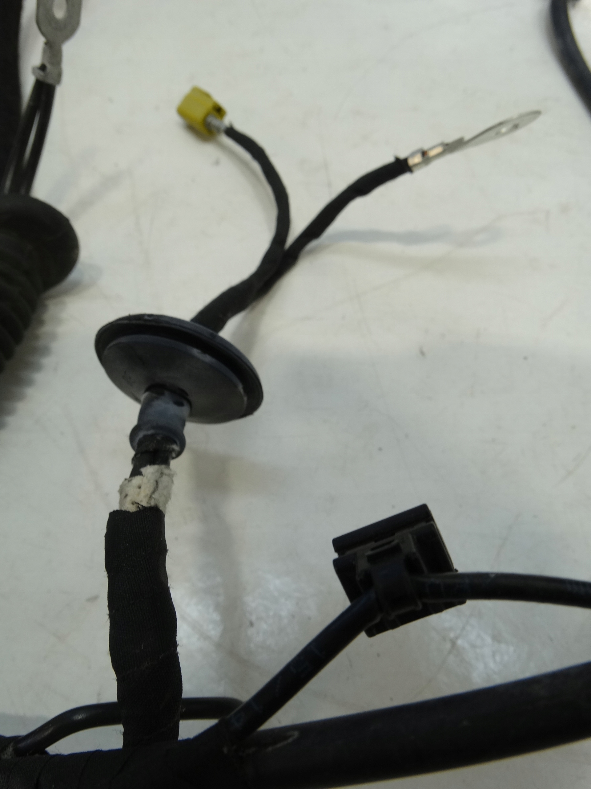 bundle of a lock bonnet RENAULT ESPACE V 282450932R--B