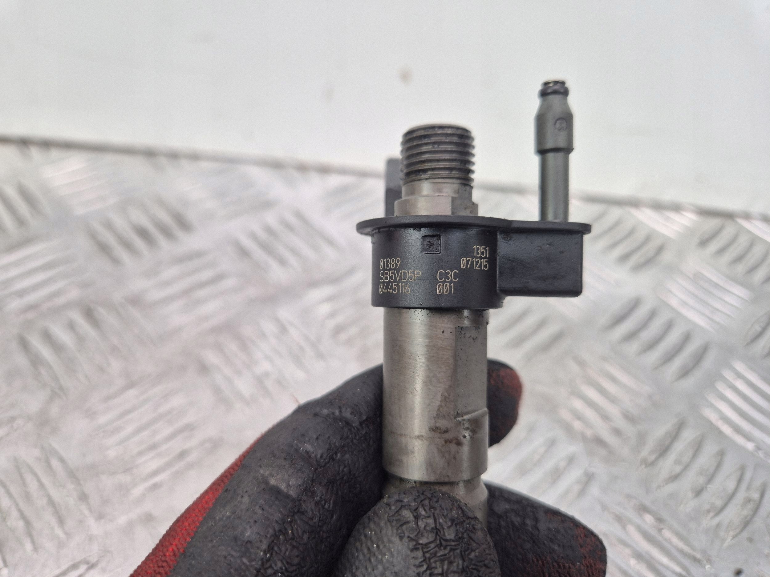 BMW 3 E90 318d injector 7797877 N47D20A