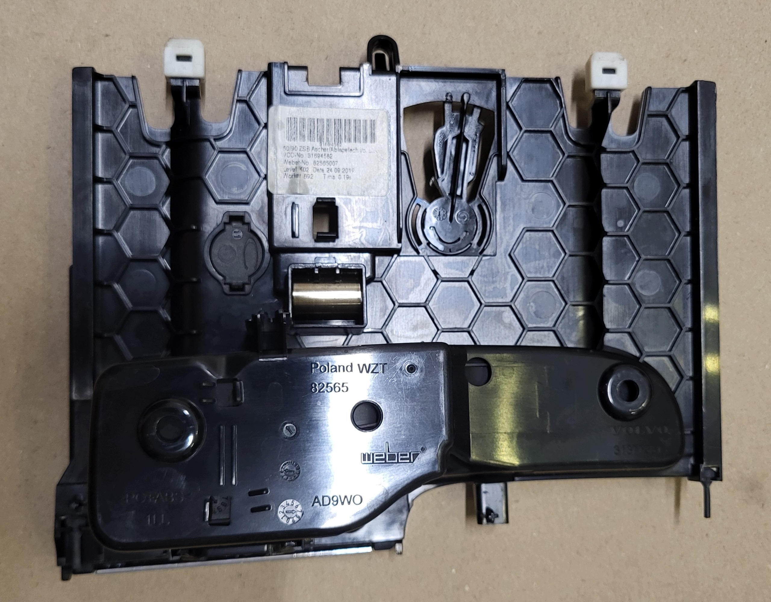 ashtray passenger compartment plato tunnel middle VOLVO XC60 II 31694582 OE